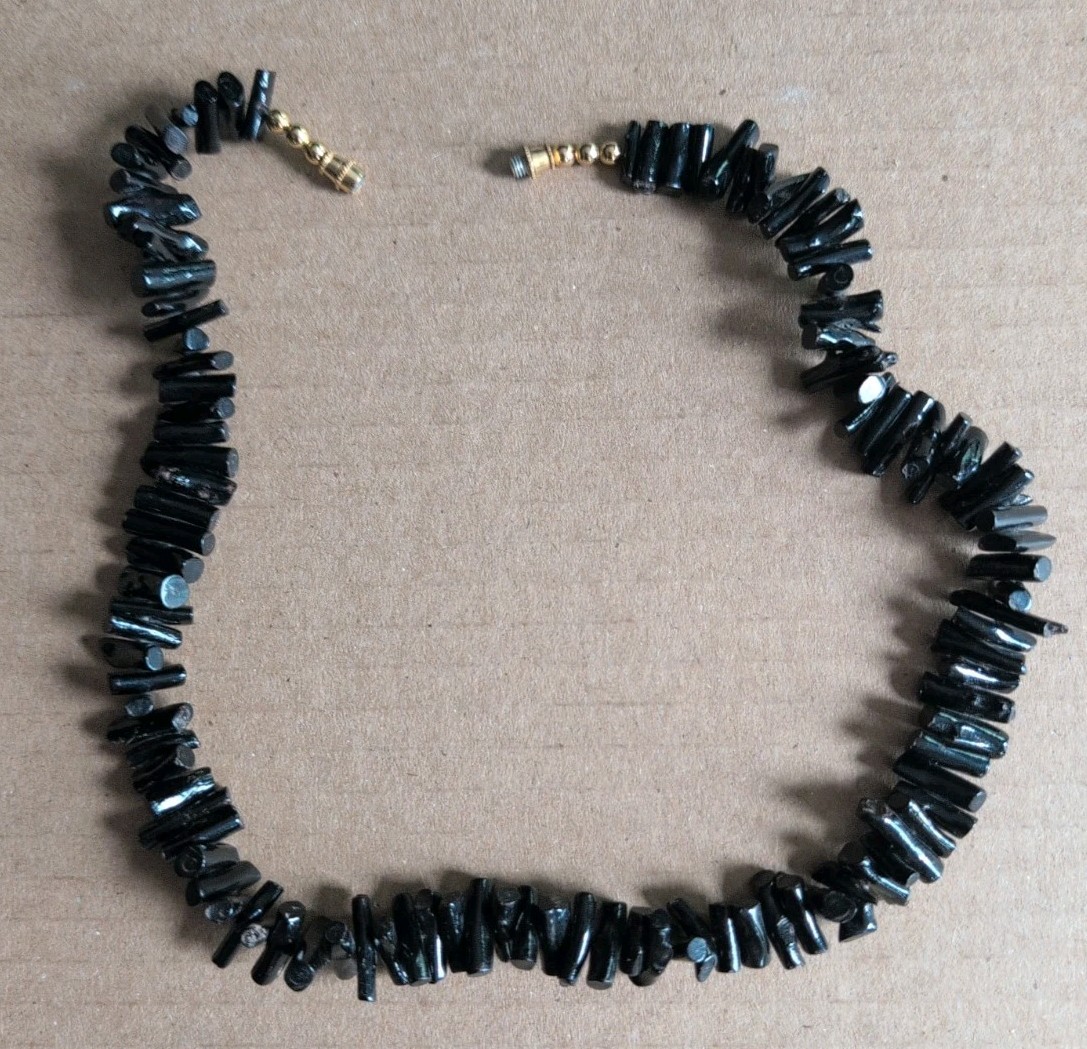 Vintage Black Coral Necklace Hawaii 17.5″