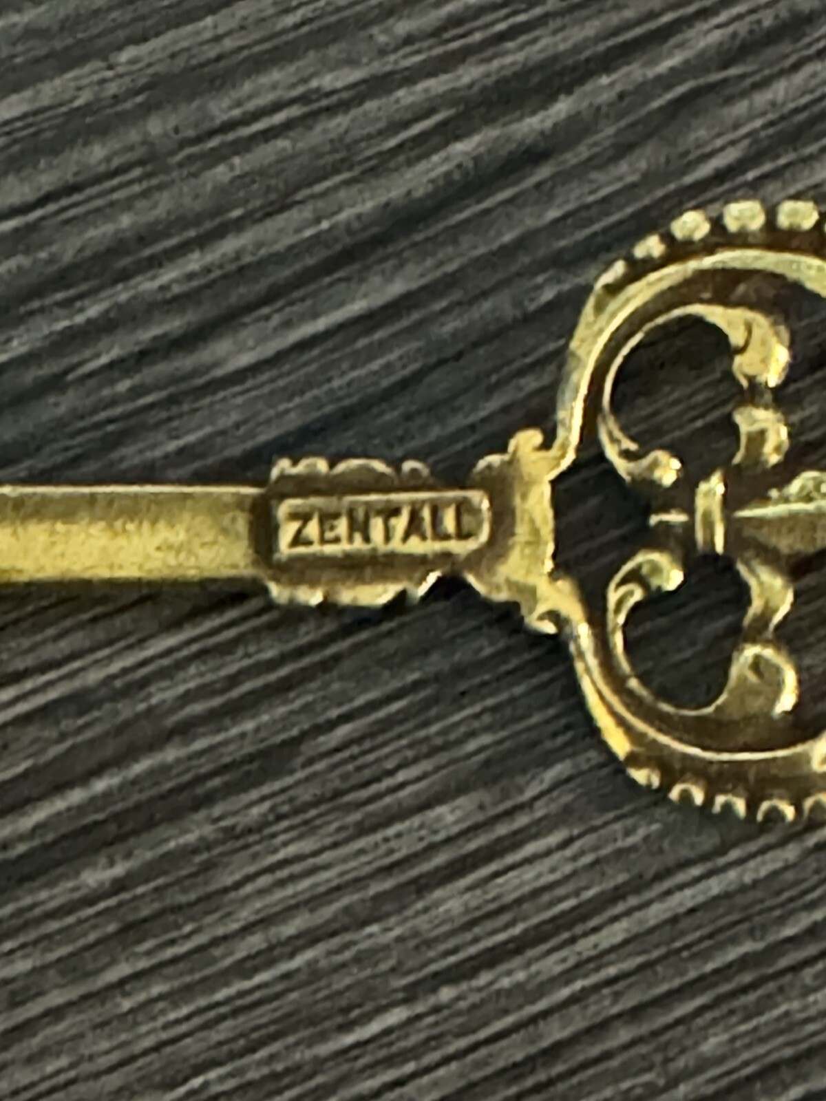 Signed ZENTALL Vintage Gold Tone 3″ Skeleton Key Brooch Pin Jewelry