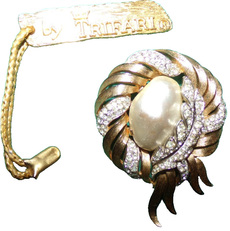 RARE!!! signed Crown Trifari pin with large faux pearl and rhinestones–OMG!!
