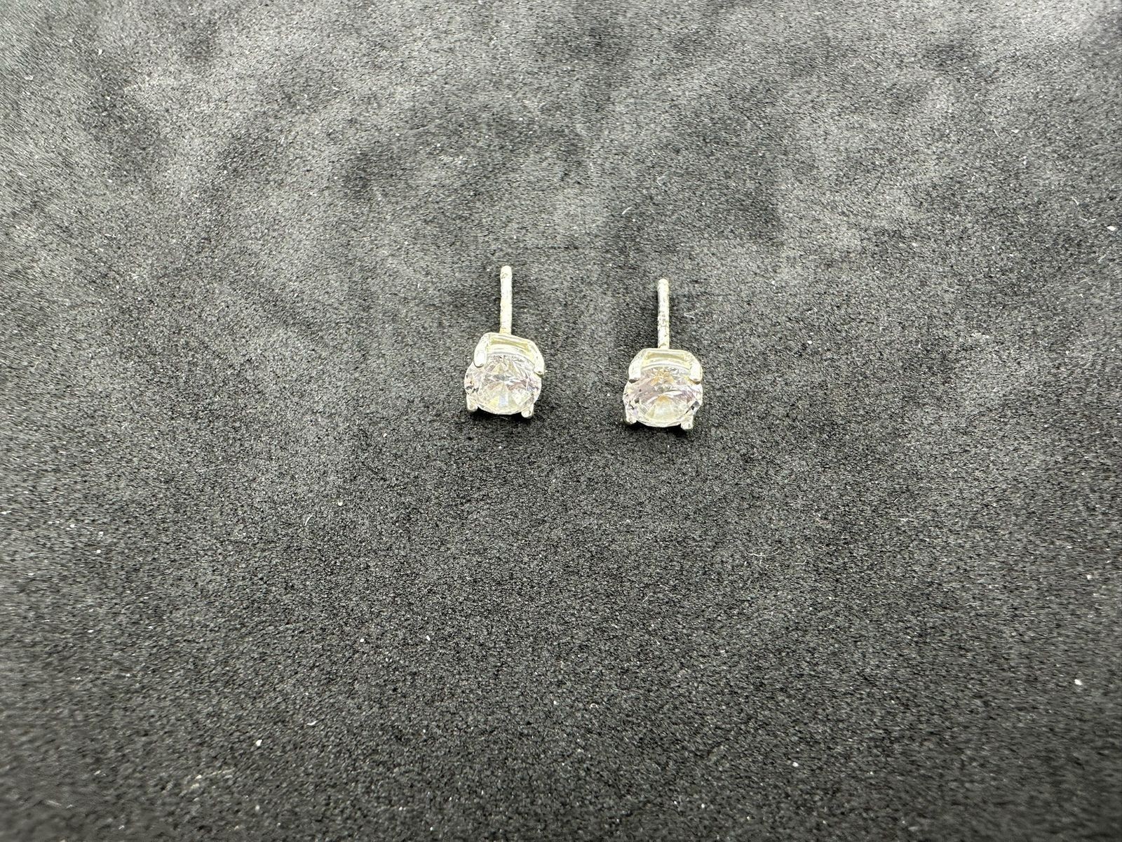 0.78g Vintage Sterling Silver 925 Earrings Sparkling Round Clear Studs M