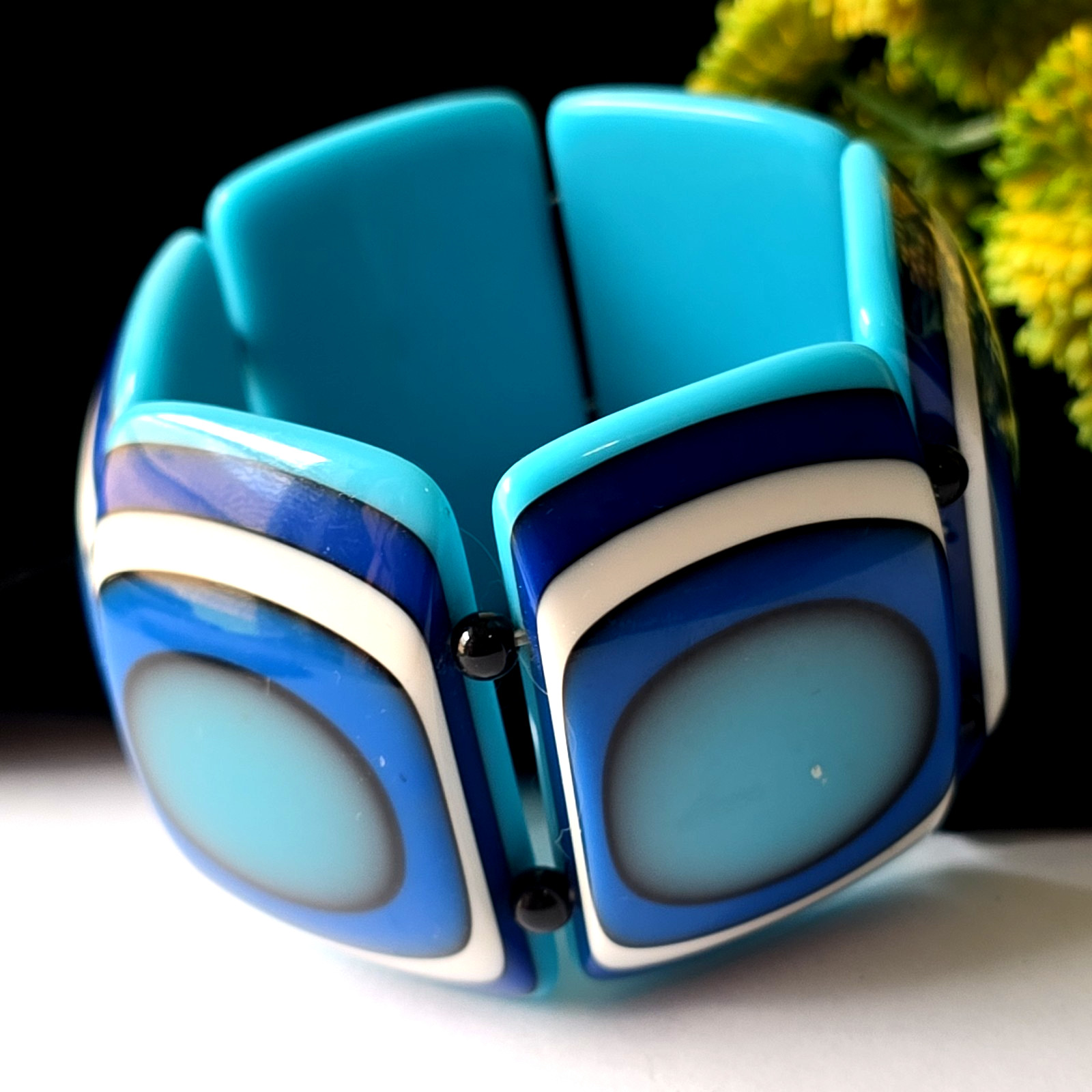 Vintage MCM Blue Shades Acrylic Statement Stretch Bracelet 7″ Wrist