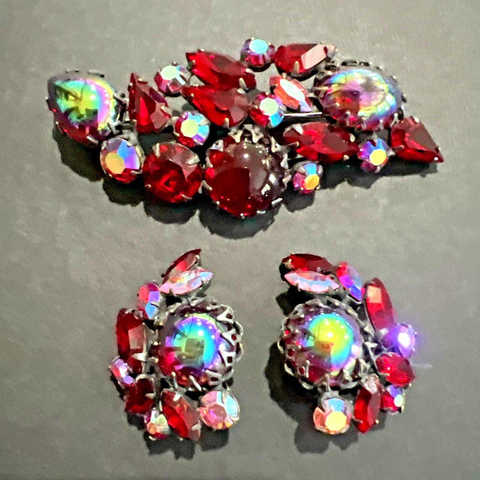 VTG. REGENCY RED & AURORA BOREALIS CABOCHON and RHINESTONE BROOCH & EARRING SET