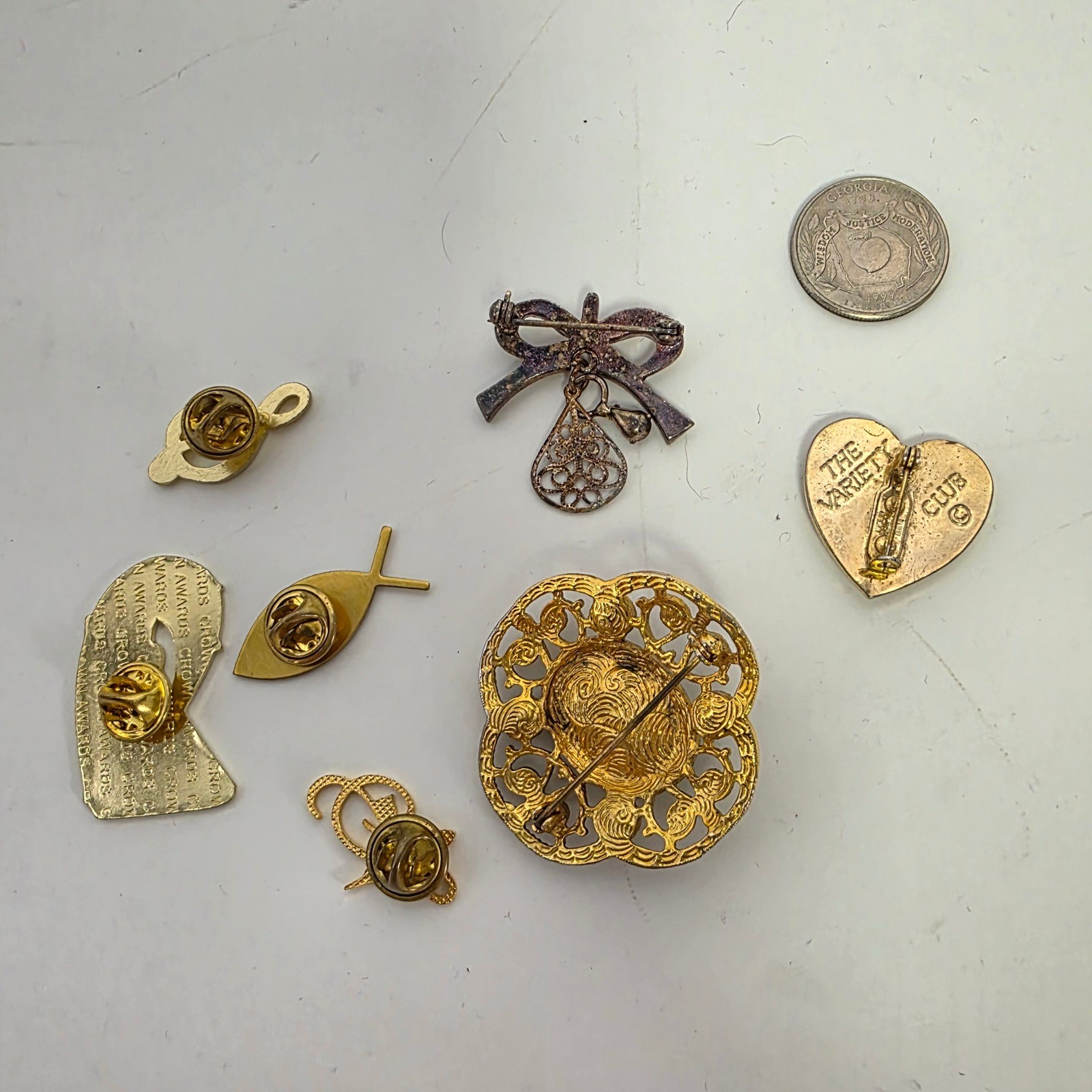 Vintage Brooch Pin Lot 7pc Music Notes Religious Heart Bow Filigree Mixed Metal