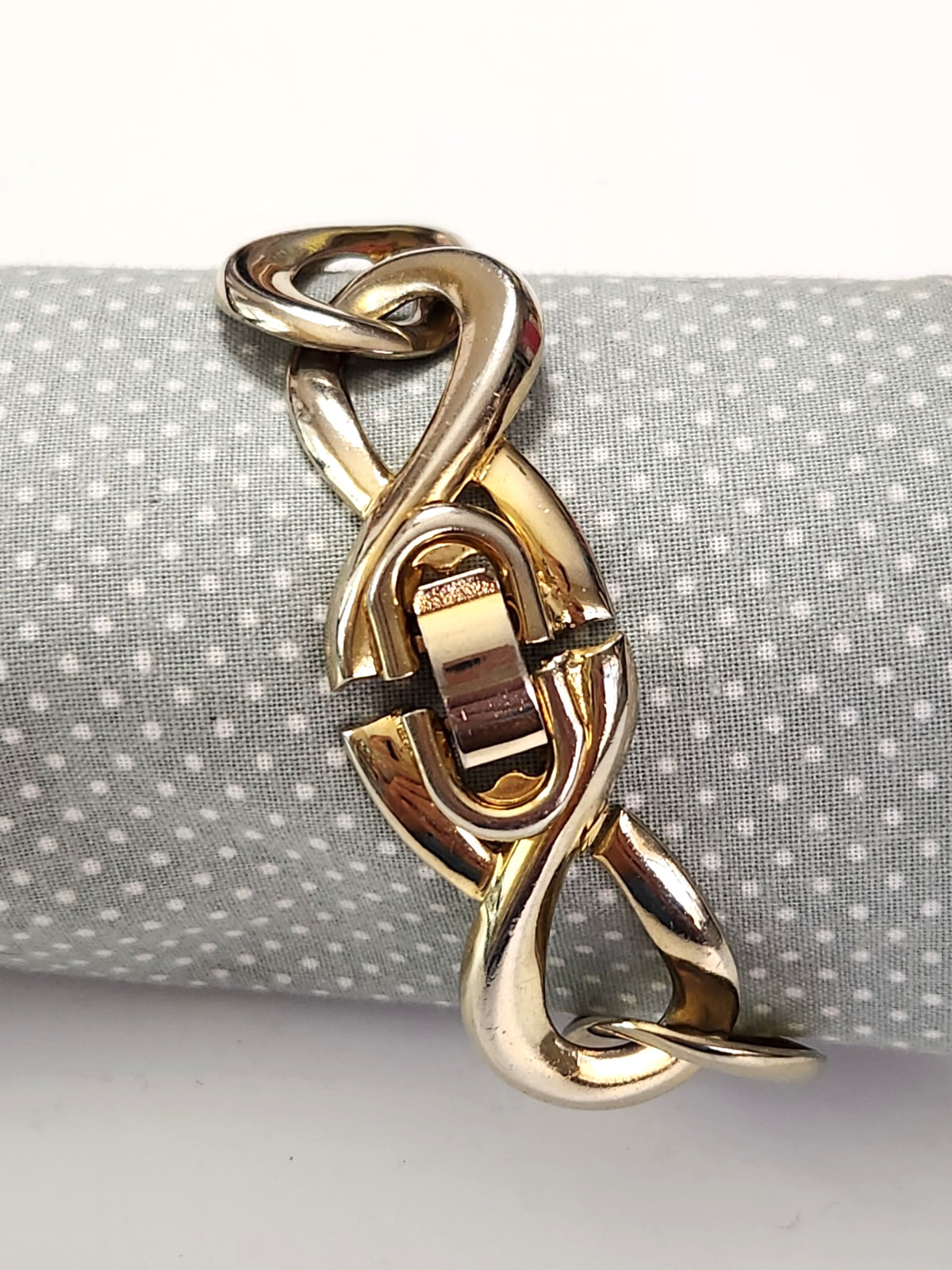 Vintage Goldtone Bracelet Large Infinity Link Fashion Business Casual Retro