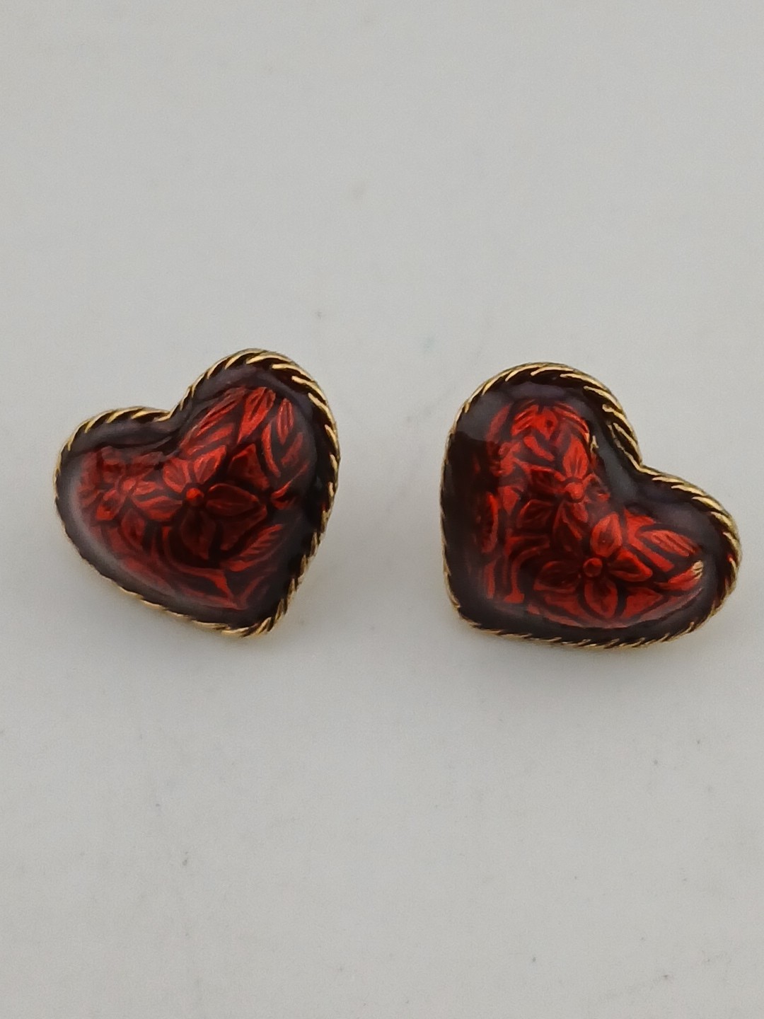 1995 Avon “HEARTS AFIRE” gold tone red enamel floral designs pierced earrings