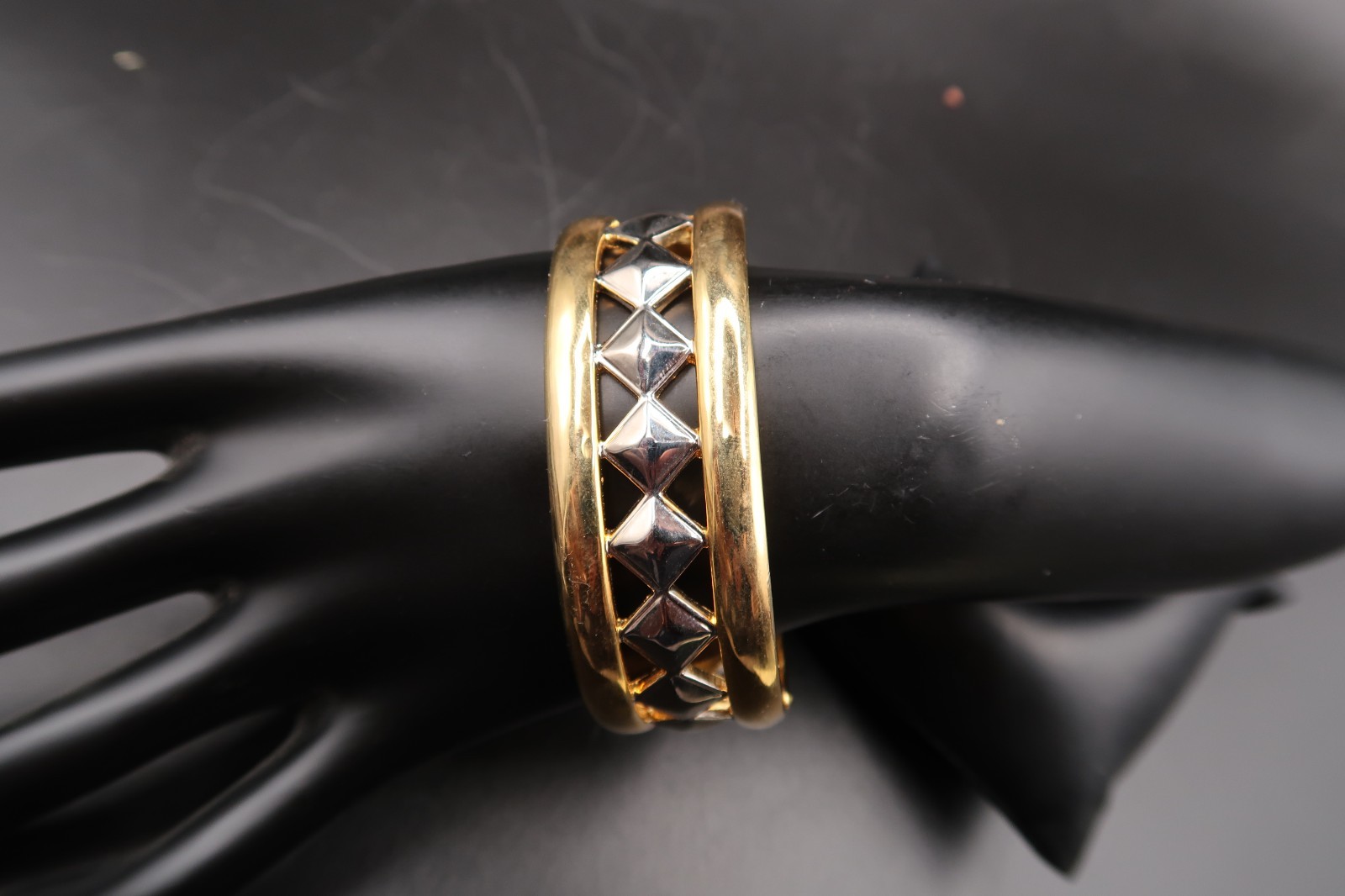 Vtg Gold & Silver Tone Hinged Clamp Bangle w/ Diamond Pattern & Open Work Design