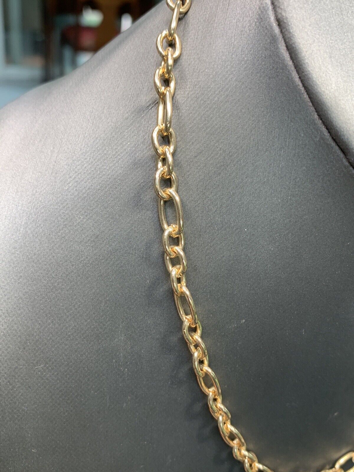 Ladies Necklace Toggle Clasp Front Closure tan brown swirl pendant gold tone 16”