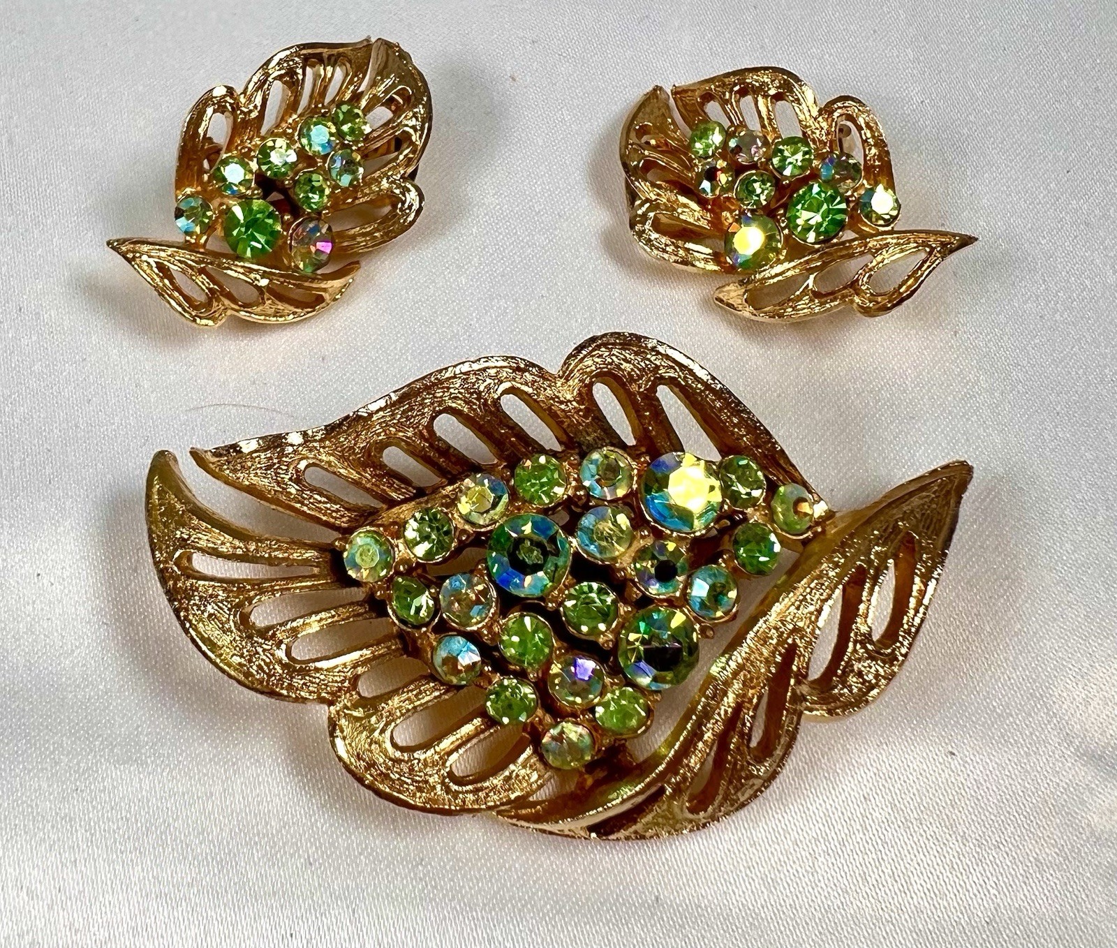 Gold tone leaf Pin Brooch Earring Set Vivid green Aurora Borealis rhinestones .