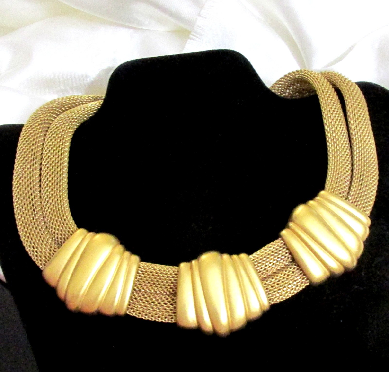 Vtg Runway MONET Double Mesh Chain Satin Gilt Station Modernist Necklace Weighty