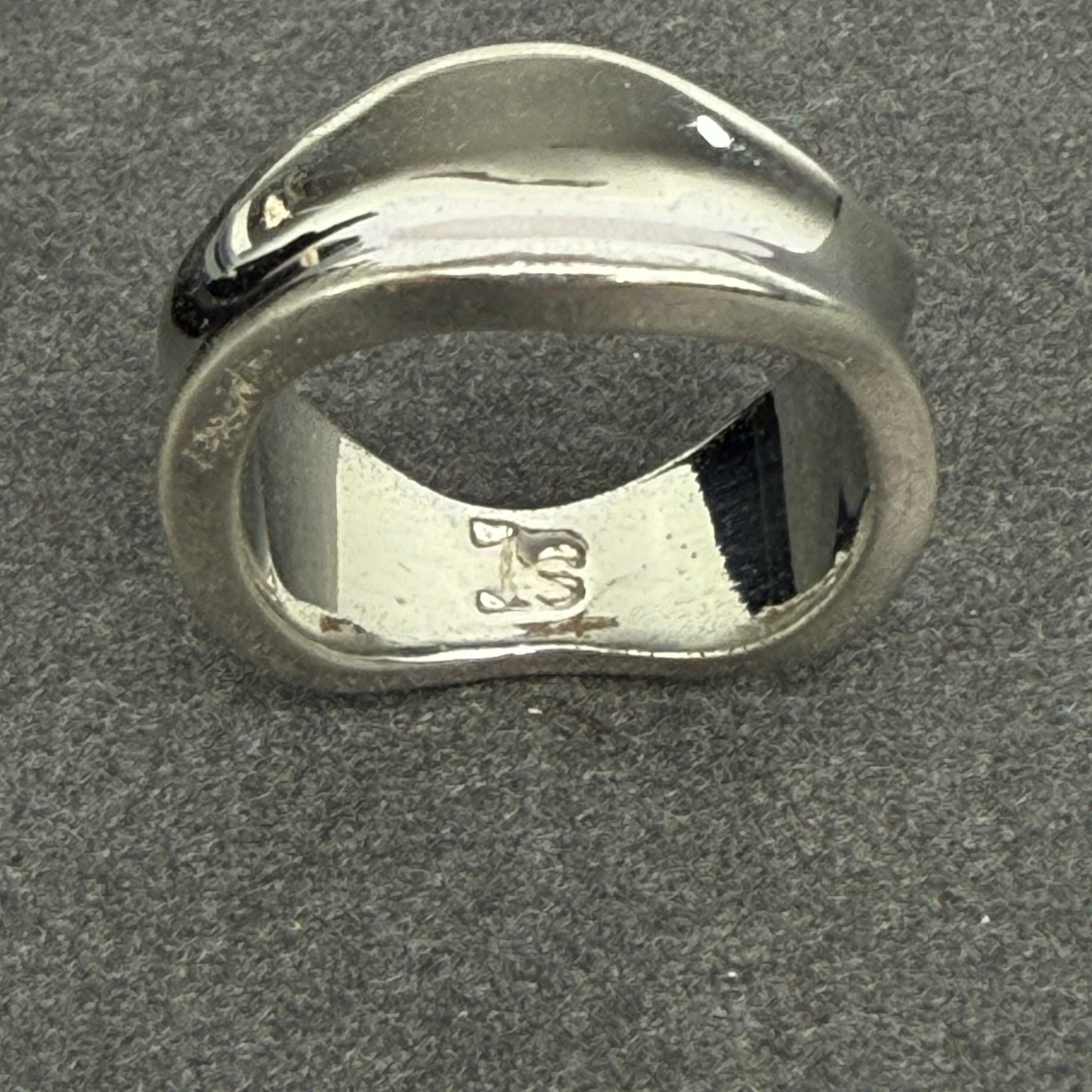 Lia Sophia “Capricious” Silver Tone Shiny Wavy Style Band Ring Size 6