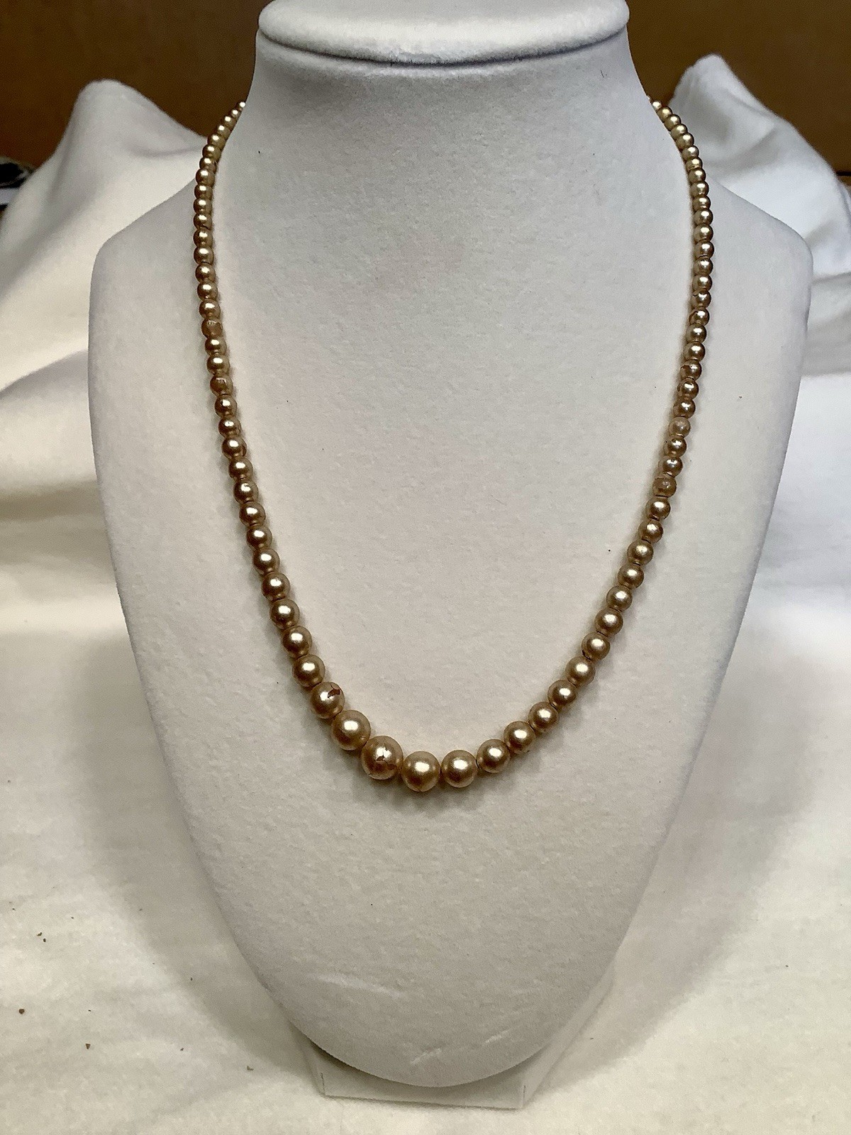 Vintage 16 inch Single Strand Faux Pearl Necklace With Fish Hook Clasp