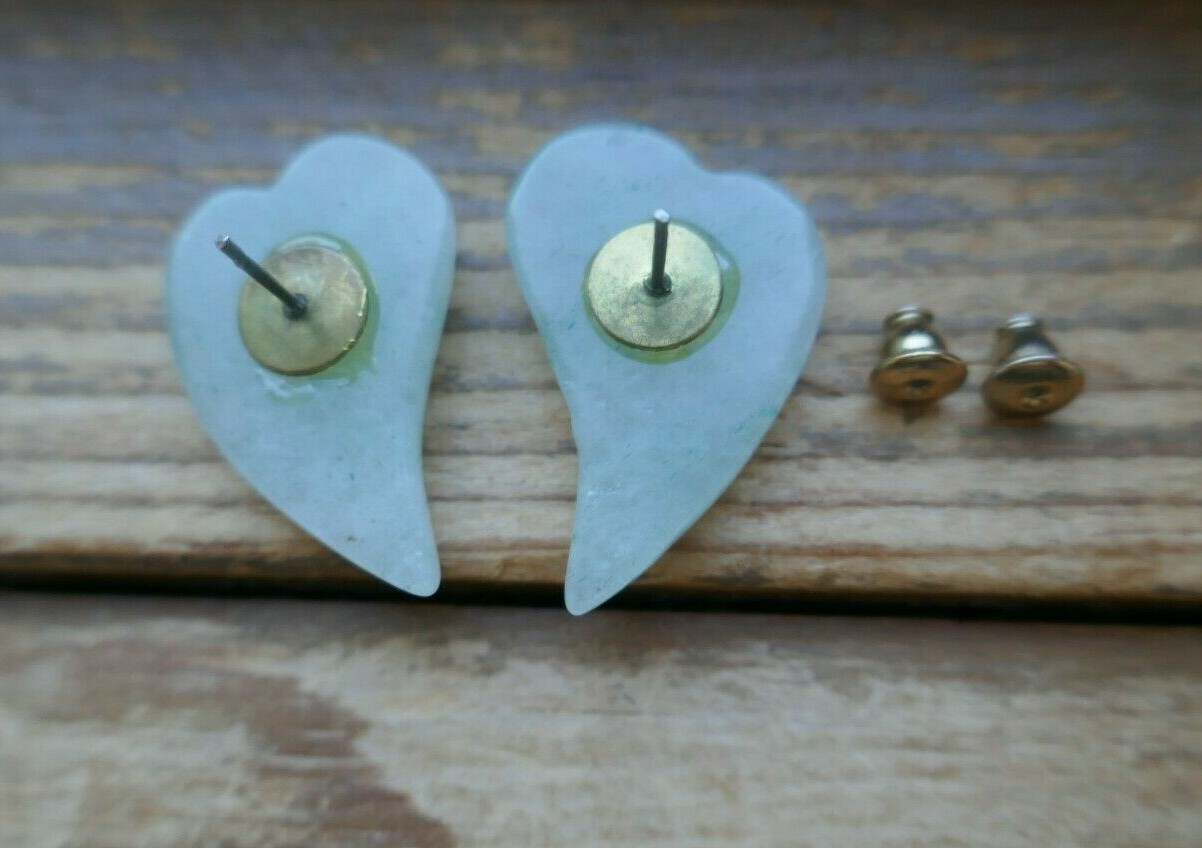 VTG 1980s Green Aventurine 30mm Curved Heart Shaped Pierced Earrings 1 + 1/8″ L