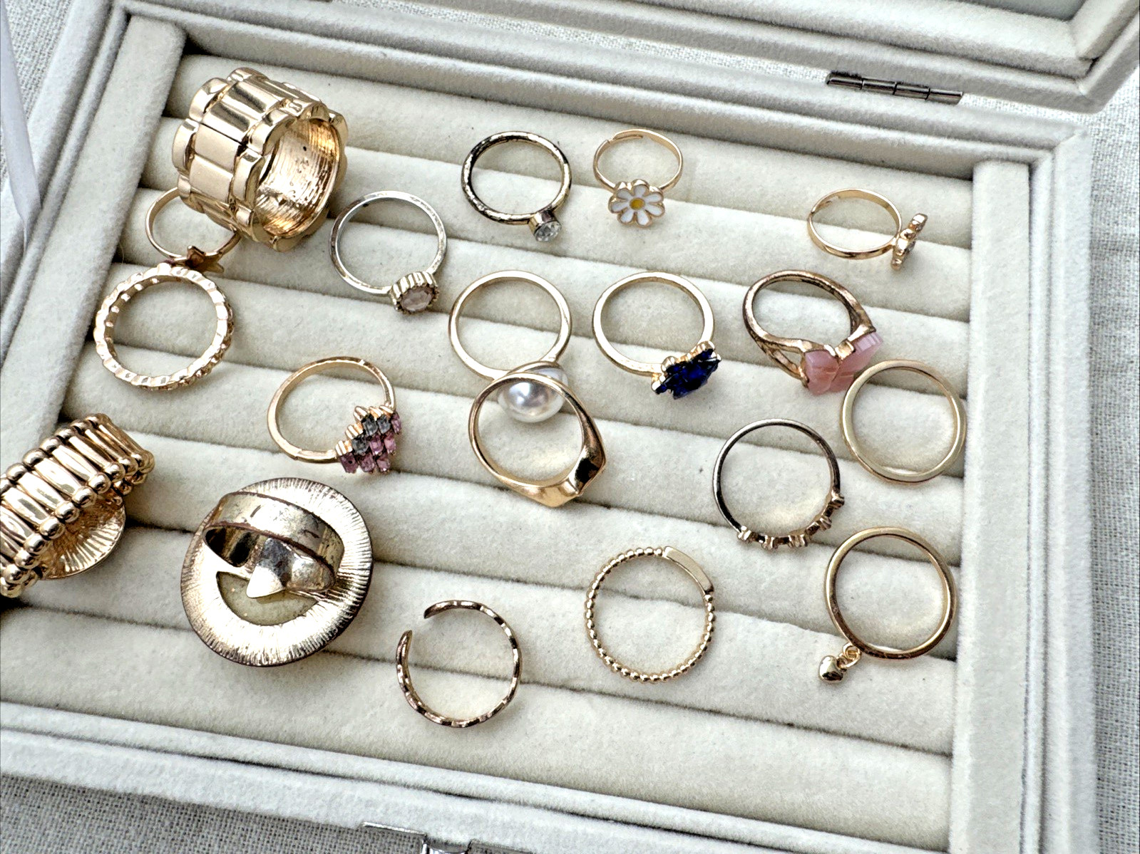 VTG-now Gold pearl funky dainty RINGS LOT Jewelry Lot Chunky 90s 2000s Y2K boho