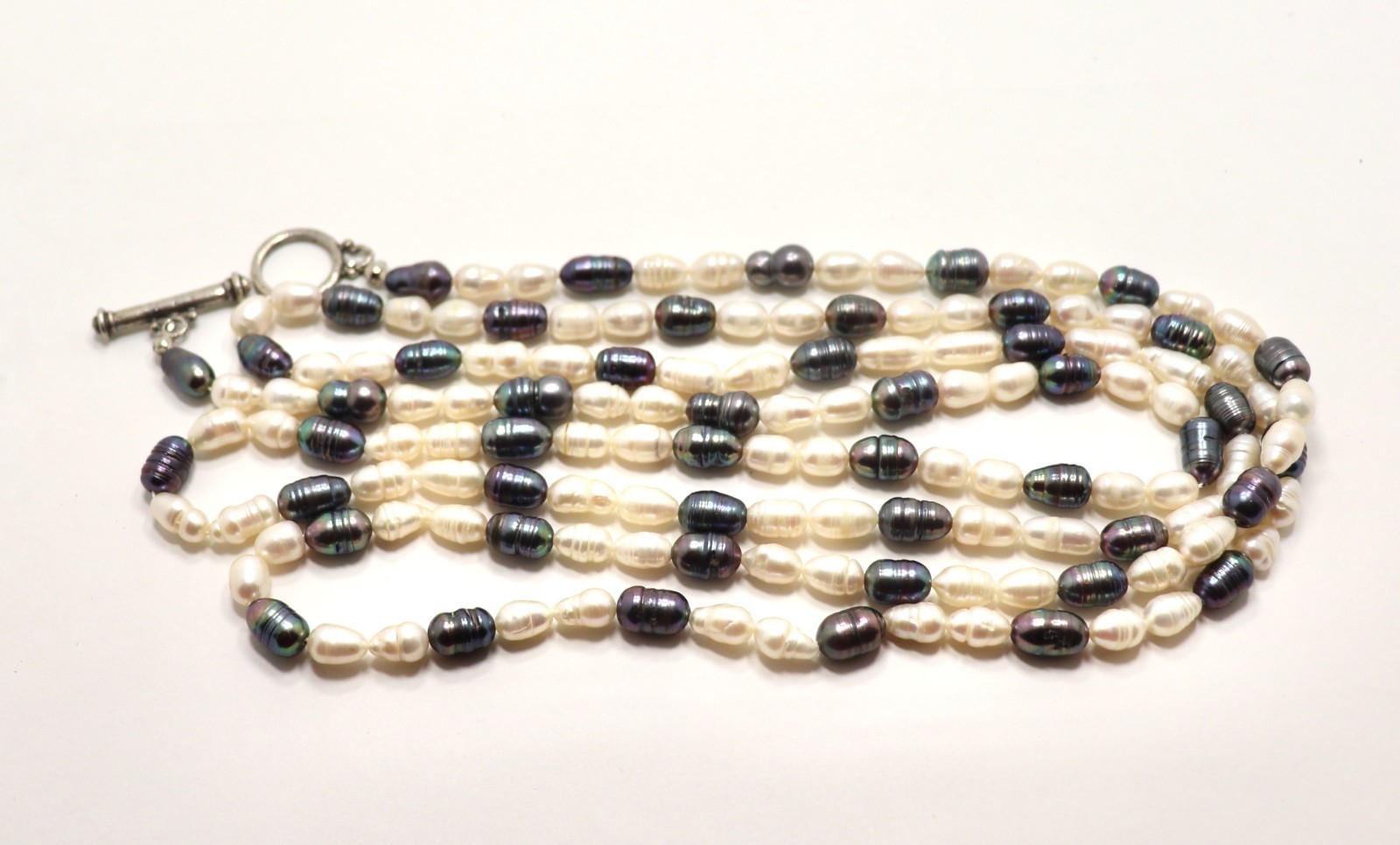 VINTAGE WHITE AND GRAY WATER PEARL NECKLACE 56″ TOGGLE CLASP