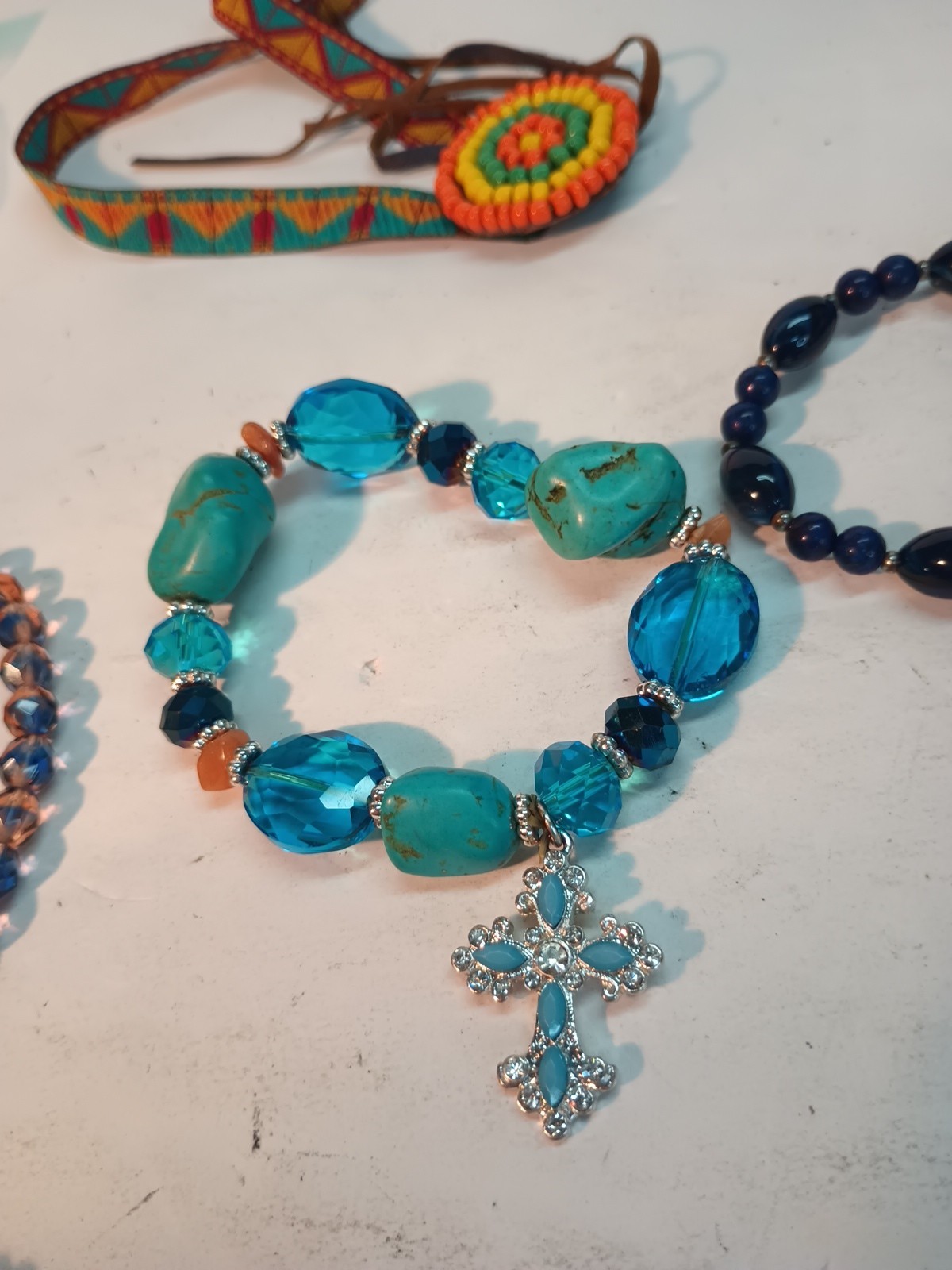 (1) Pre-owned Vintage Amazing 22 Costume Jewelry Pieces Not Sure If Some Might