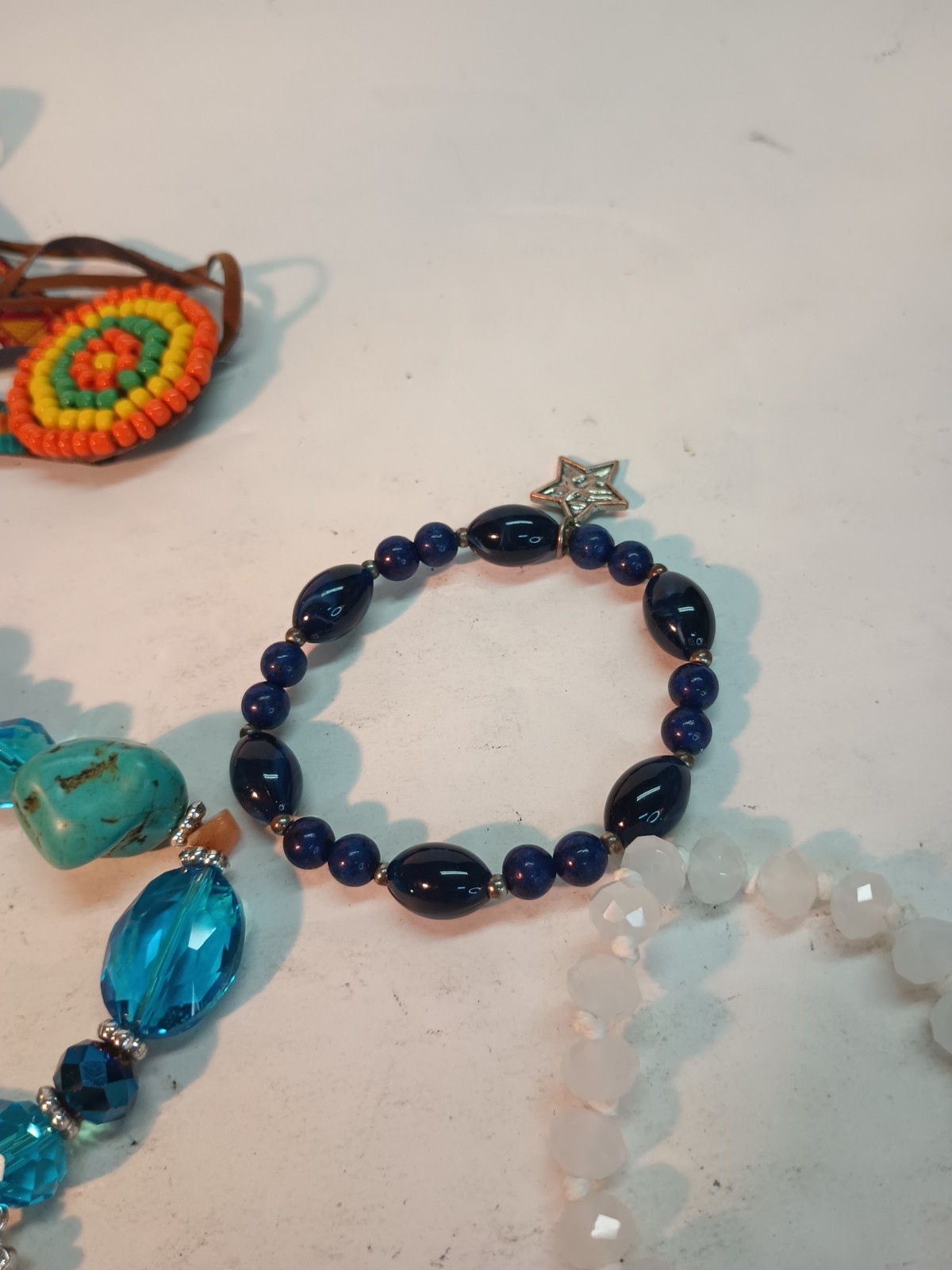 (1) Pre-owned Vintage Amazing 22 Costume Jewelry Pieces Not Sure If Some Might