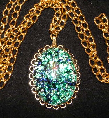 Vintage Blue Green Foil Glass Cabochon Oval Pendant Gold Tone 30″ Chain Necklace