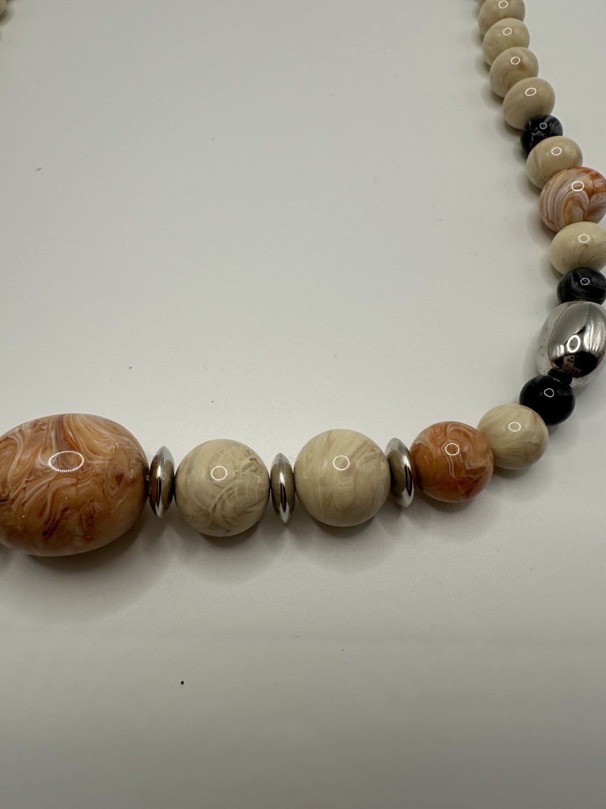 Vintage Avon 1988 Desert Sands Acrylic Peach Beige Marble Beaded Necklace 22”