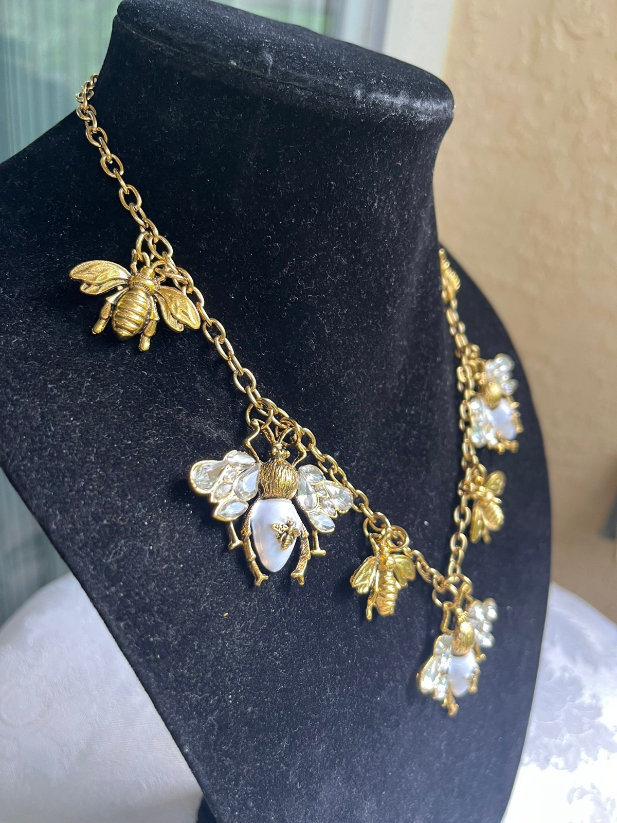 Vintage Style Multi-bee Charm Bib Necklace Gold-Toned Link Chain 18″