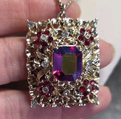 Vtg Goldtone Filigree Necklace w/ AB Red Center Pendant & Sm Clear Rhinestones