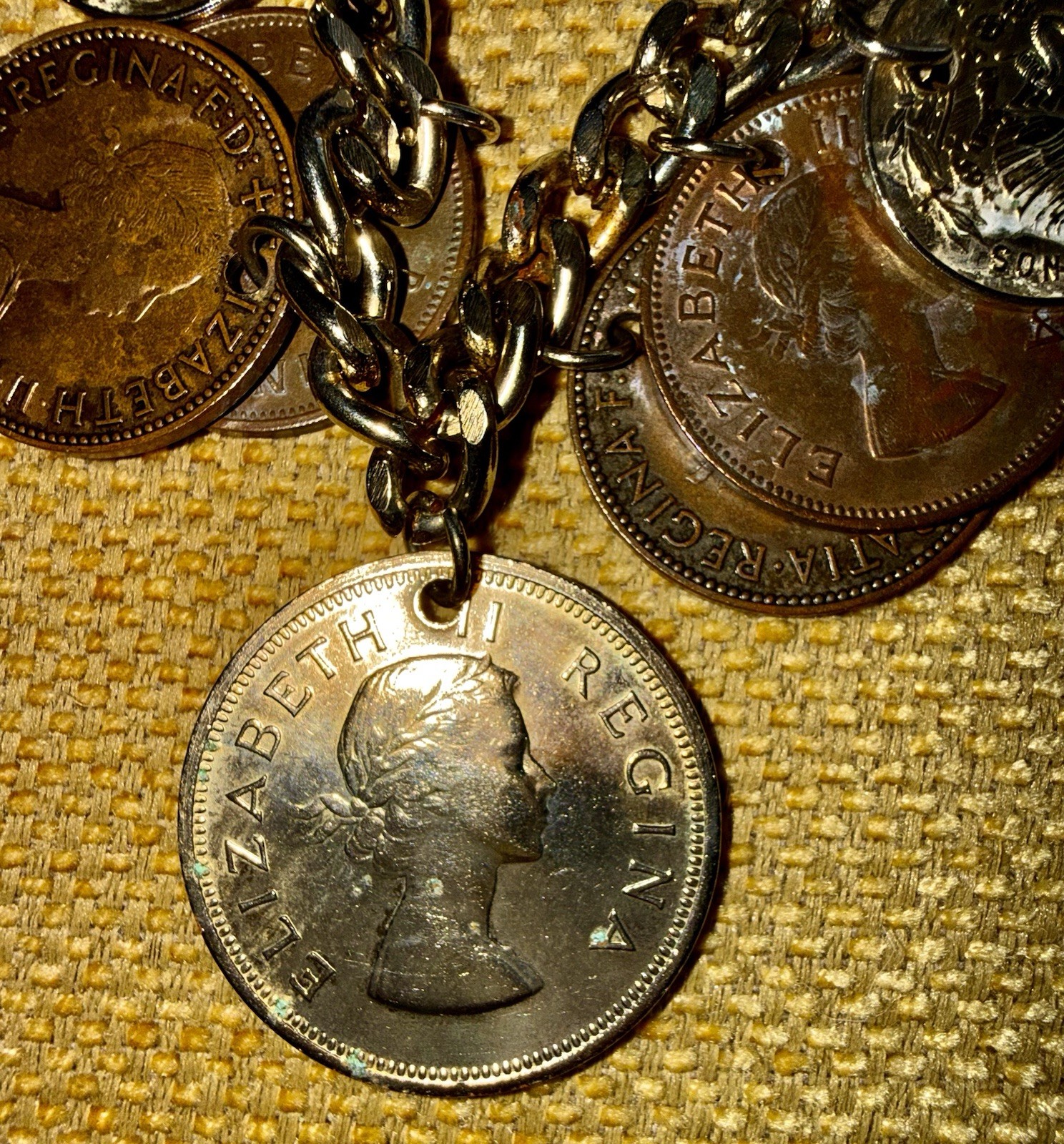 1 Vintage Foreign Coin Charm Bracelet With 15 Vintage Coins