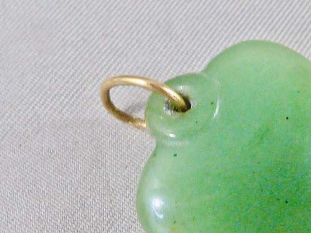 VINTAGE 14K YELLOW GOLD BAIL MINED CARVED HEART JADE PENDANT NATURAL JADE