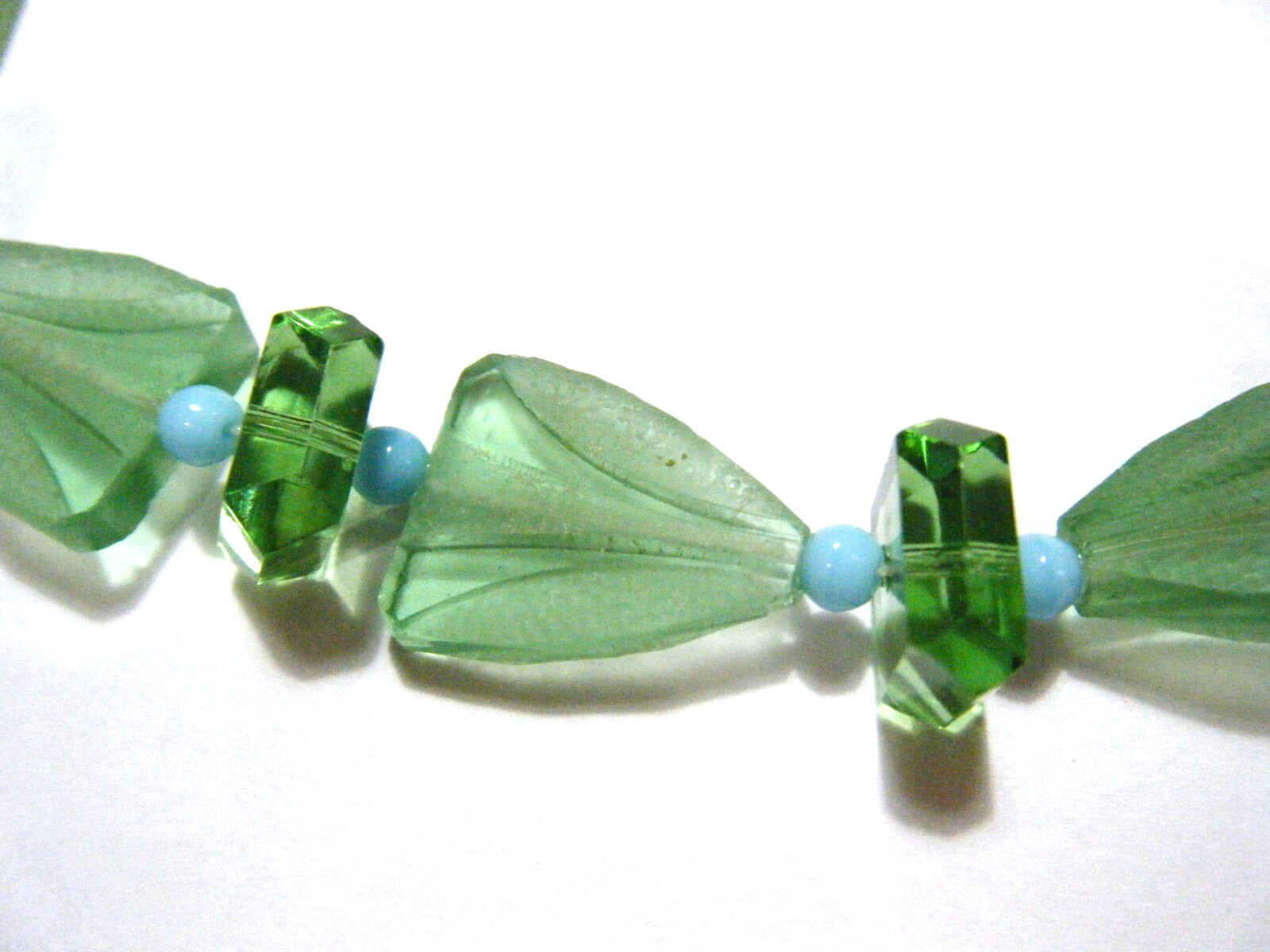 17″ Vintage Czech Green Glass Necklace Art Deco Frosted & Polished Faceted Beads