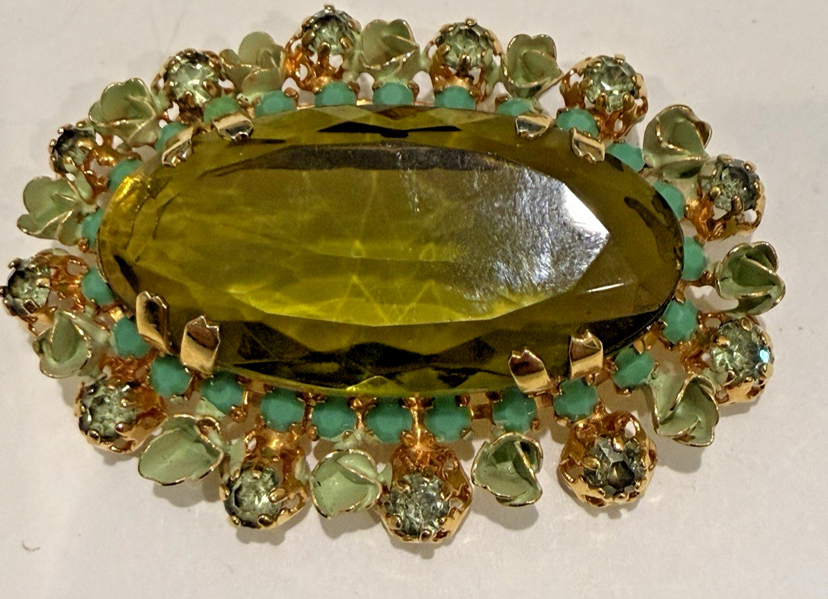 VINTAGE AUSTRIAN RHINESTONE & GLASS STONE BROOCH