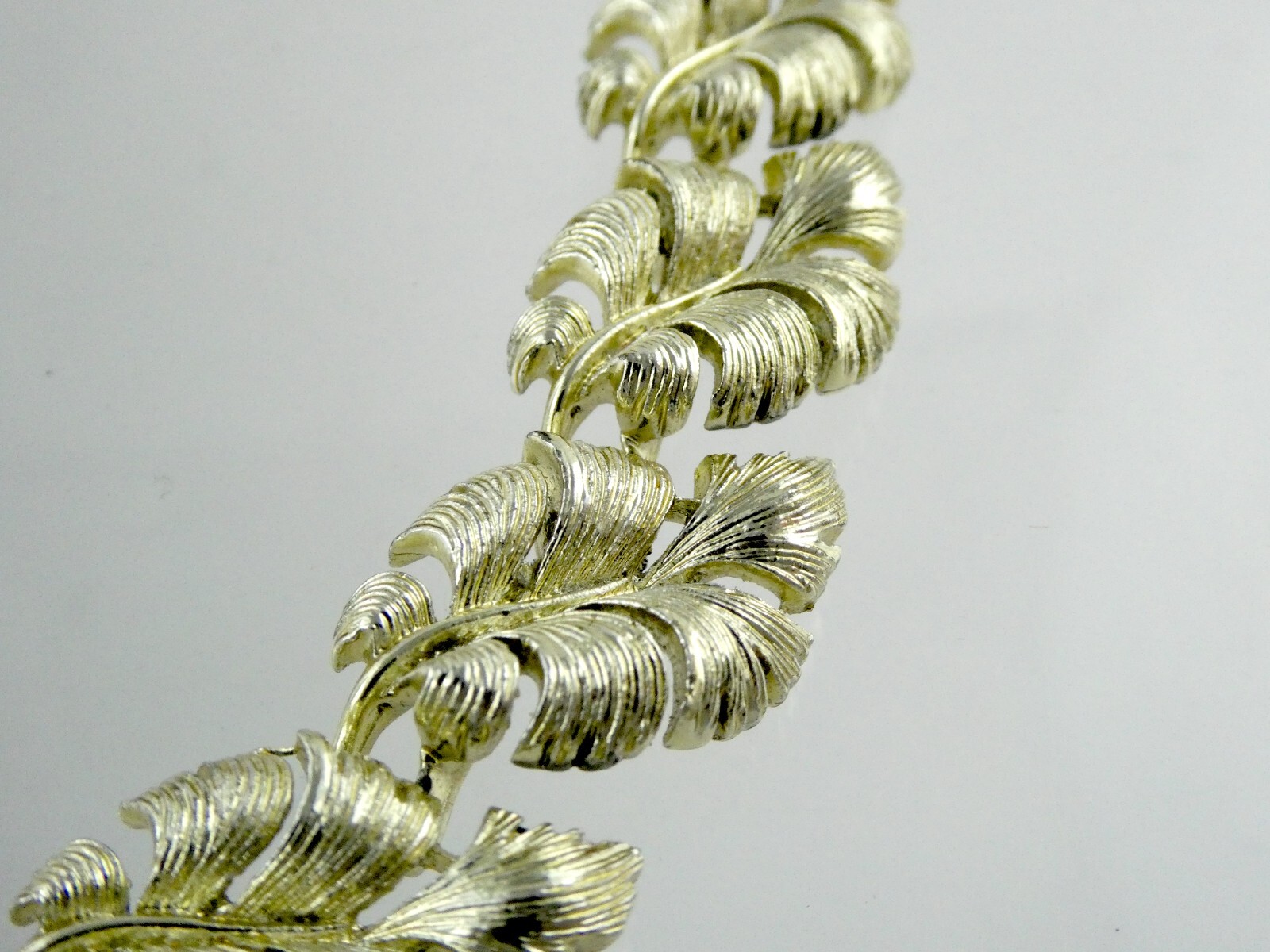 Vintage Designer Lisner Pale Gold Tone Metals Leaves Statement Necklace 16.5 In