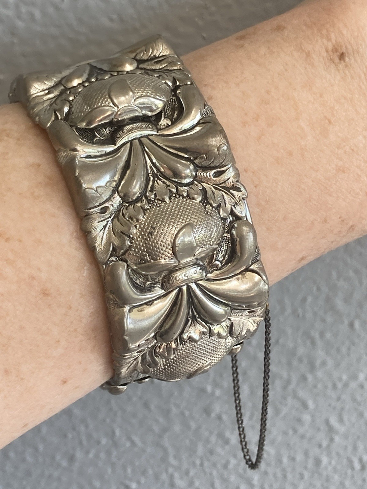 Vintage Chunky Bangle Bracelet Ornate Repousse Hinged Silver Tone 7”