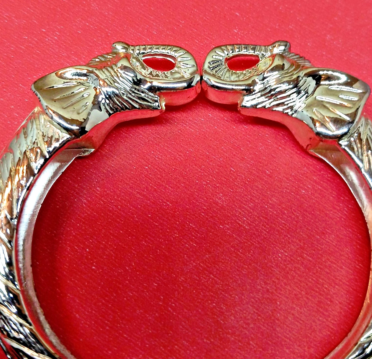 VTG 2 Head Trunk Up Elephant Kissing Hinge Bangle Clamped Bracelet – Silver Tone