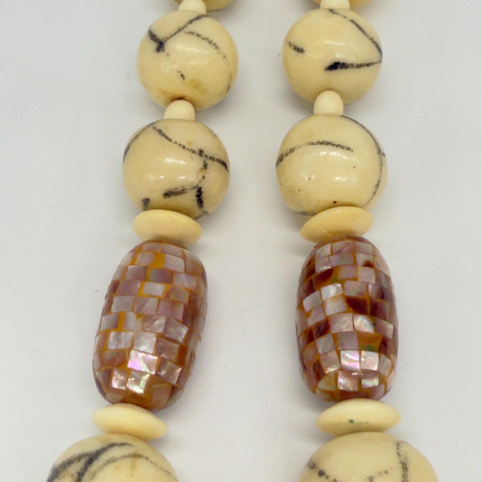 Vintage Chunky Necklace Off White and Pink Irridescent Beads