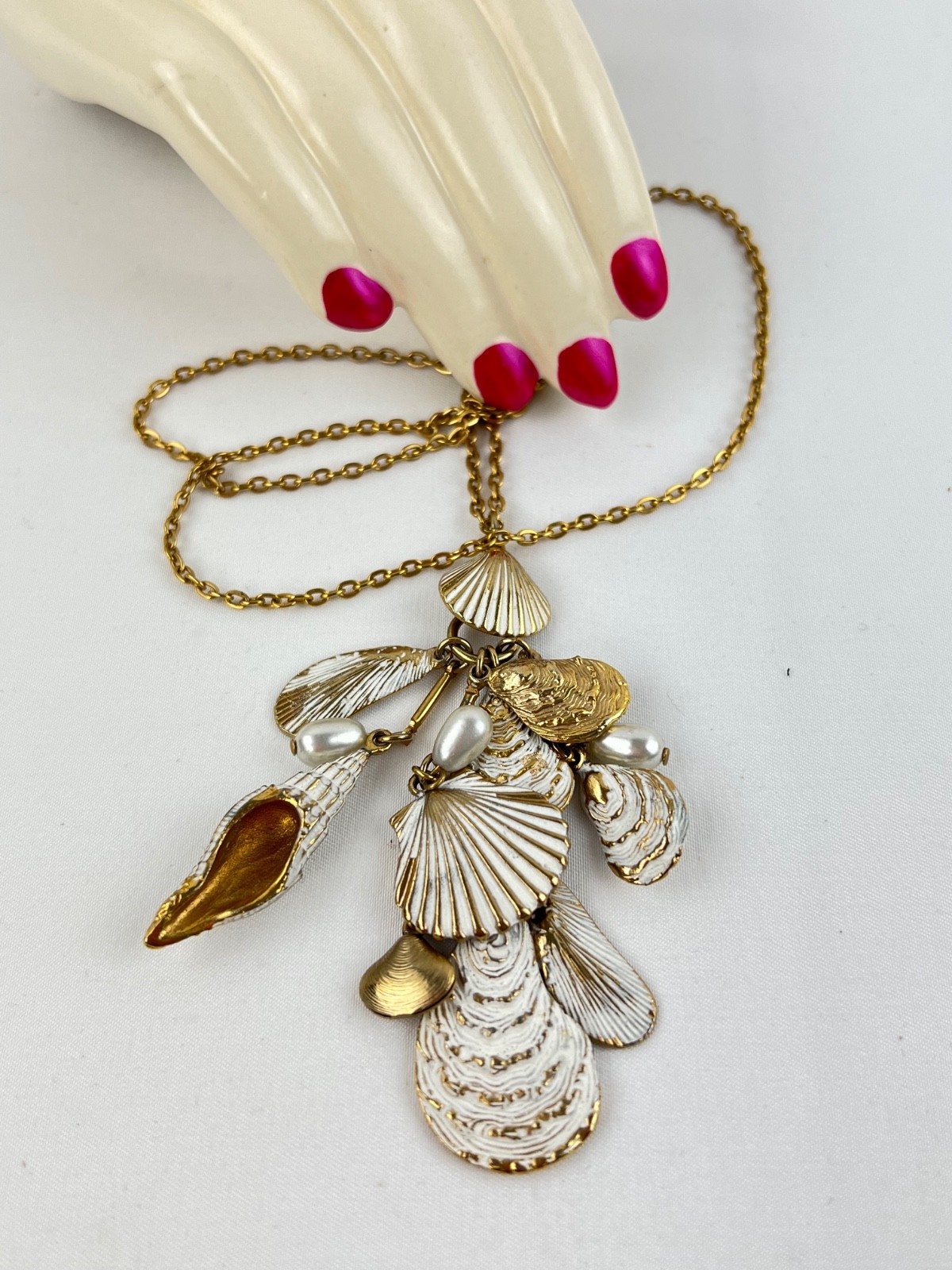 Vintage Gold tone with Enamel Sea Shells Pendants Charms Necklace Beach Ocean