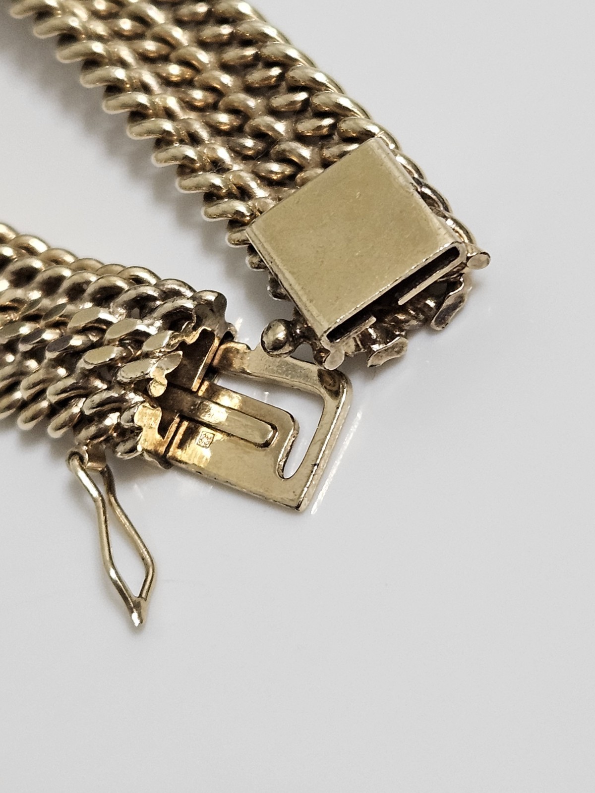 Yellow Gold Woven Mesh Flexible Link Vintage Bracelet Gold, Heavy Plated.