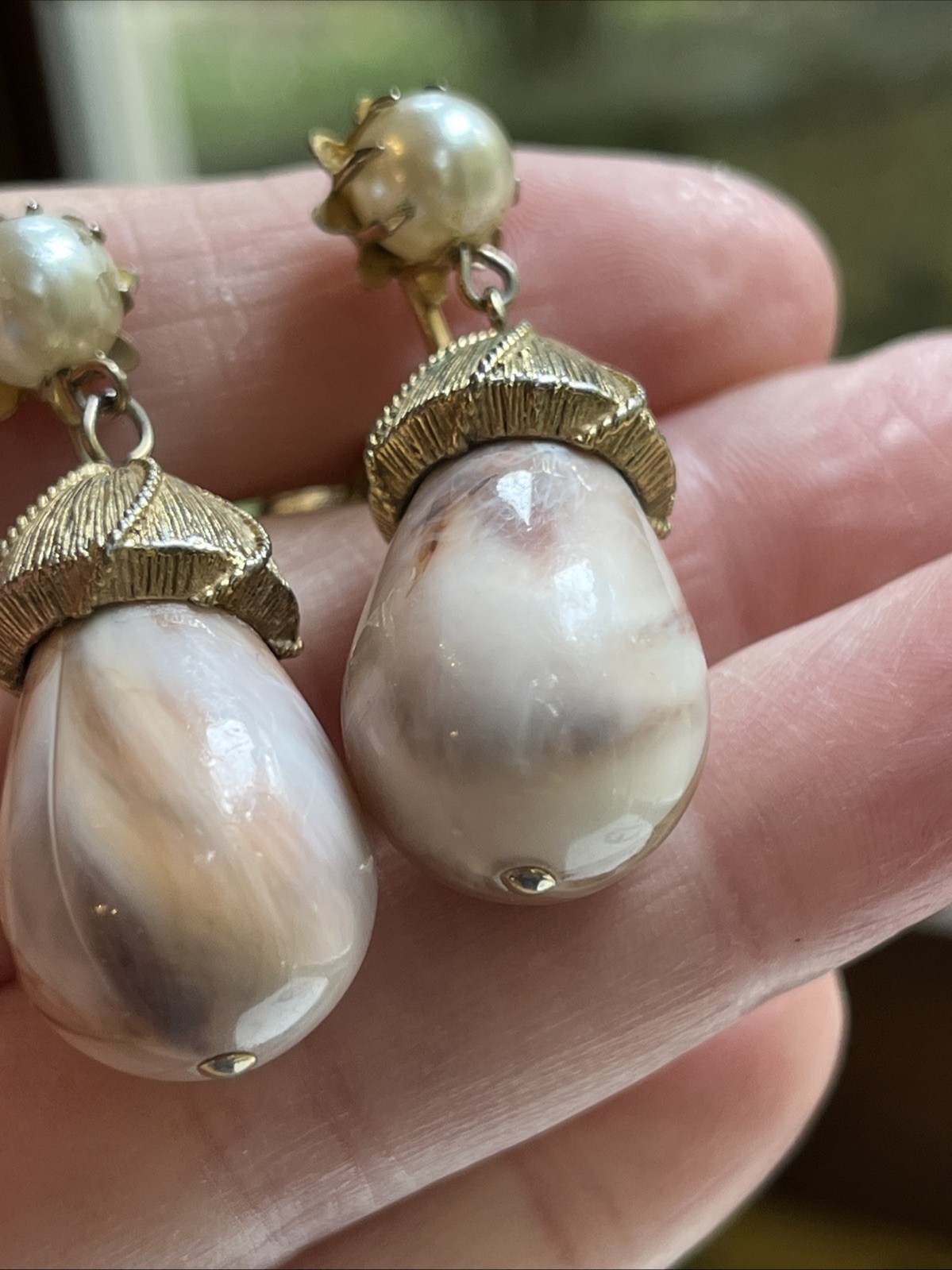 Vintage Classic Coro Dangle Drop Pearl Cabochon Swirled Lucite Clip On Earrings