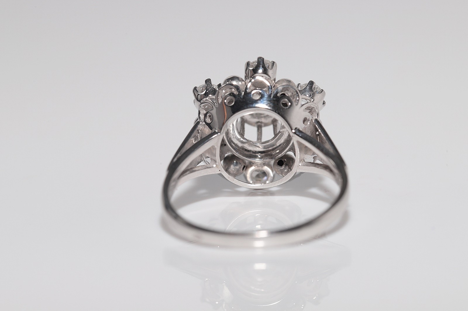 Antique Circa 1920s Art Deco 18k Gold Natural Diamond Decorated Ring