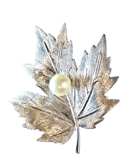 MIKIMOTO SIGNED VINTAGE BRIGHT CLEAN 6.5 MM CULTURED AKOYA PEARLS STERLING PIN
