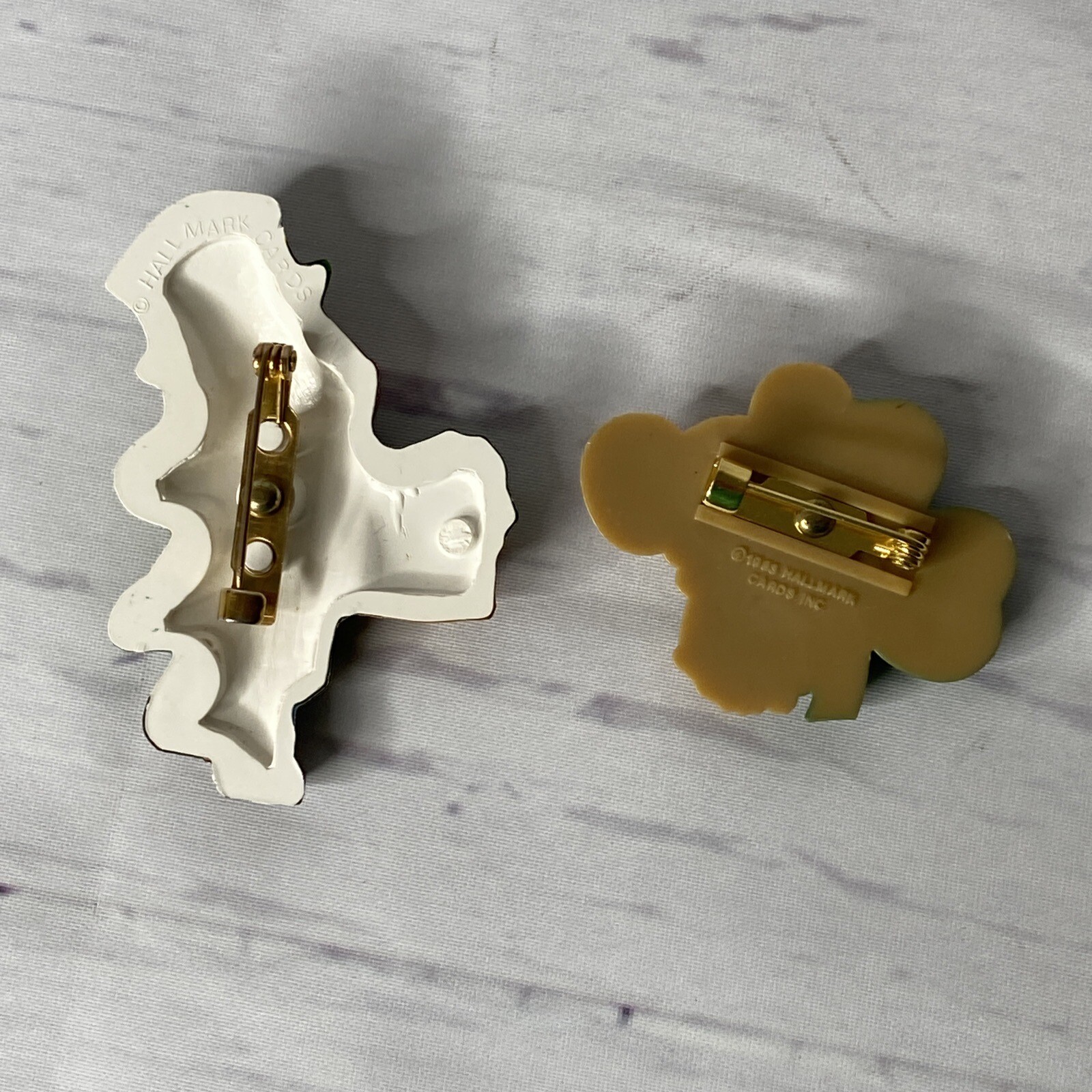 2 VTG 80s HALLMARK Irish St Patrick Day Shamrock Mouse Leprechaun Brooch Pins