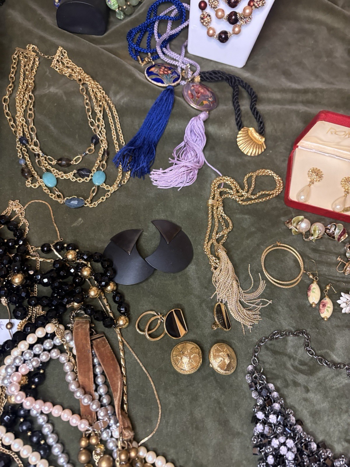 Large Lot Vintage Jewlery Over 180 Items 70+ signed Peices Monet Trifari Etc