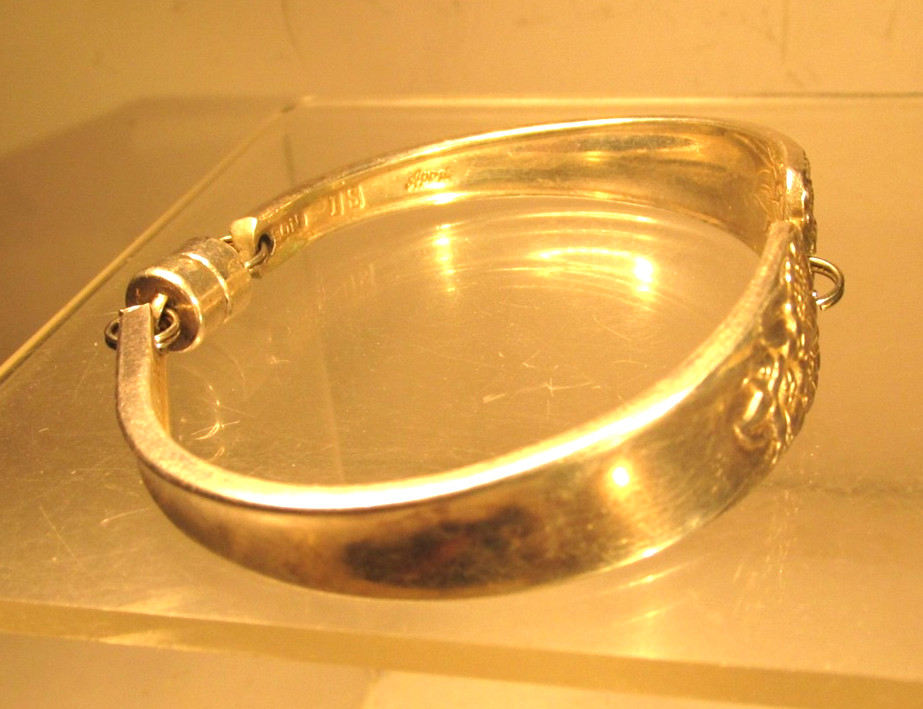 Wonderful Vintage Silver Plate Spoon Bracelet W/ Magnet Clasp 7” length