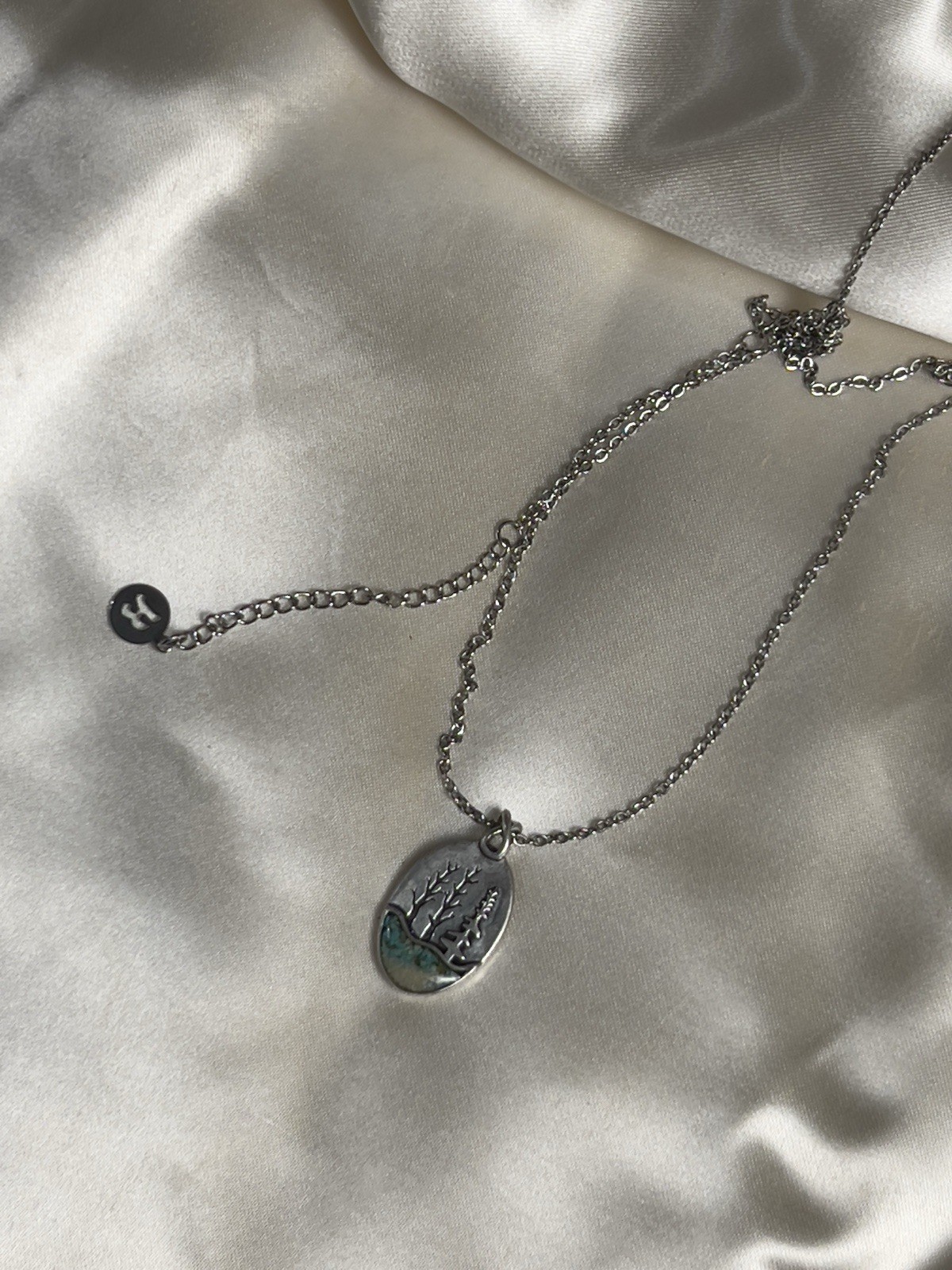 Vintage Silver-Tone Nature Scene Necklace – Adjustable 18–22 Inches