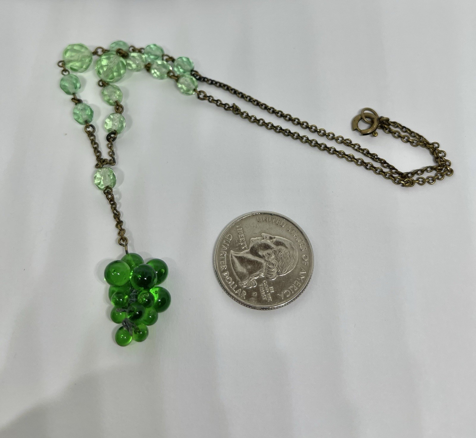 Vintage Green Art Glass Beads Goldtone Chain Cascading Grapes Pendant Necklace