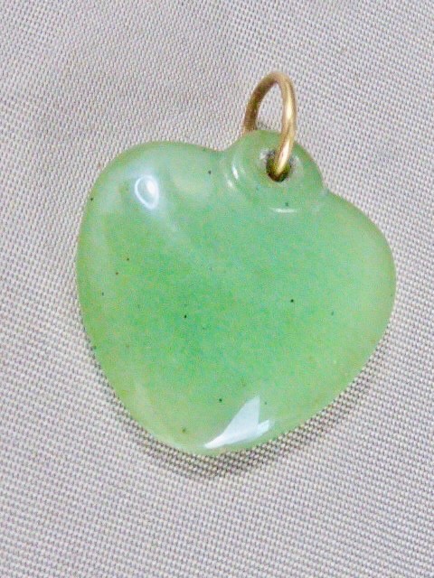 VINTAGE 14K YELLOW GOLD BAIL MINED CARVED HEART JADE PENDANT NATURAL JADE