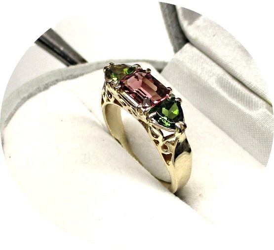 Stunning – Pink & Green Trillion Cut TOURMALINE Ring – Vintage 14k Yellow Gold..