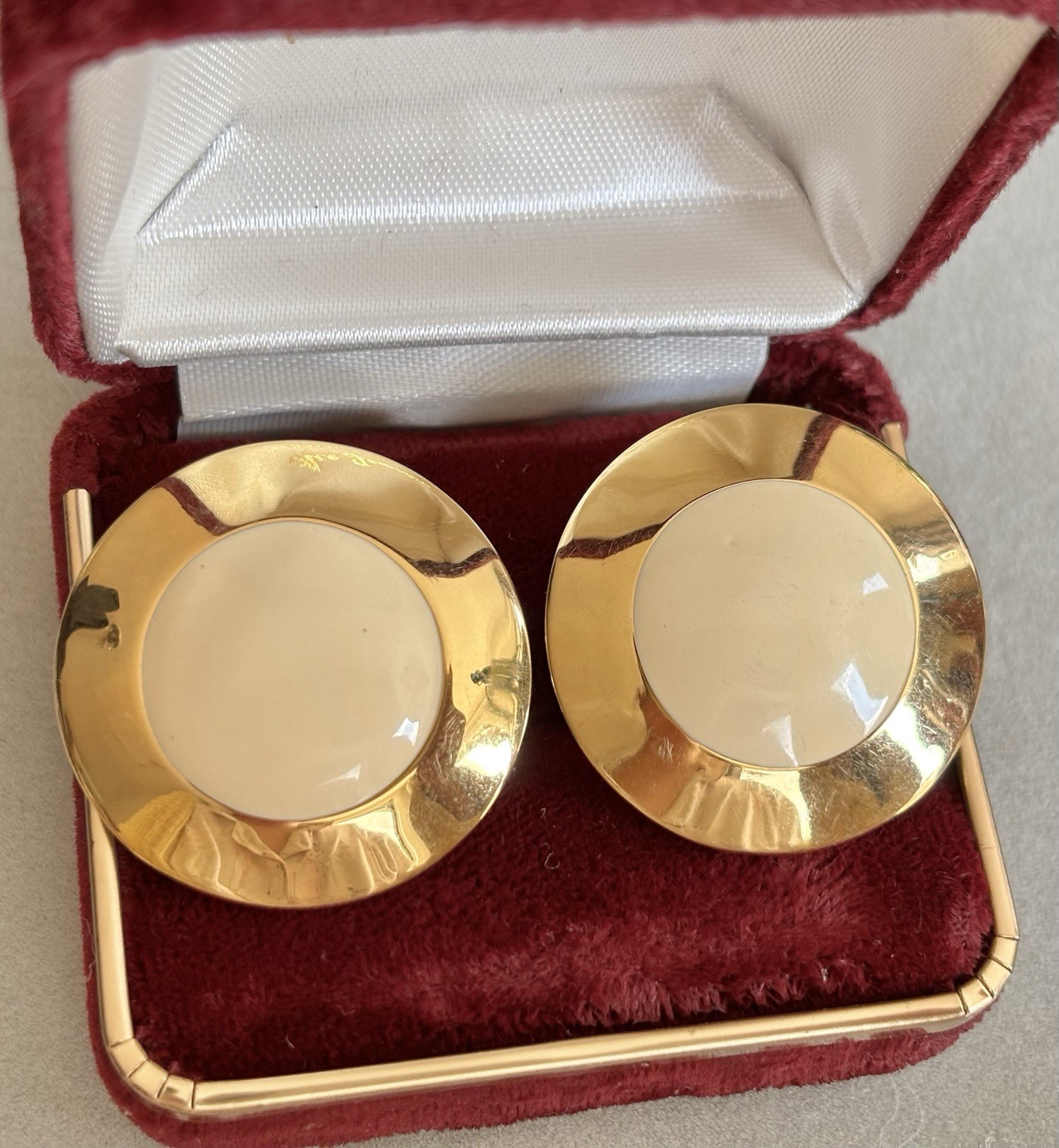 Vintage gold-tone and ivory resin round stud earrings 30mm in diameter beautiful
