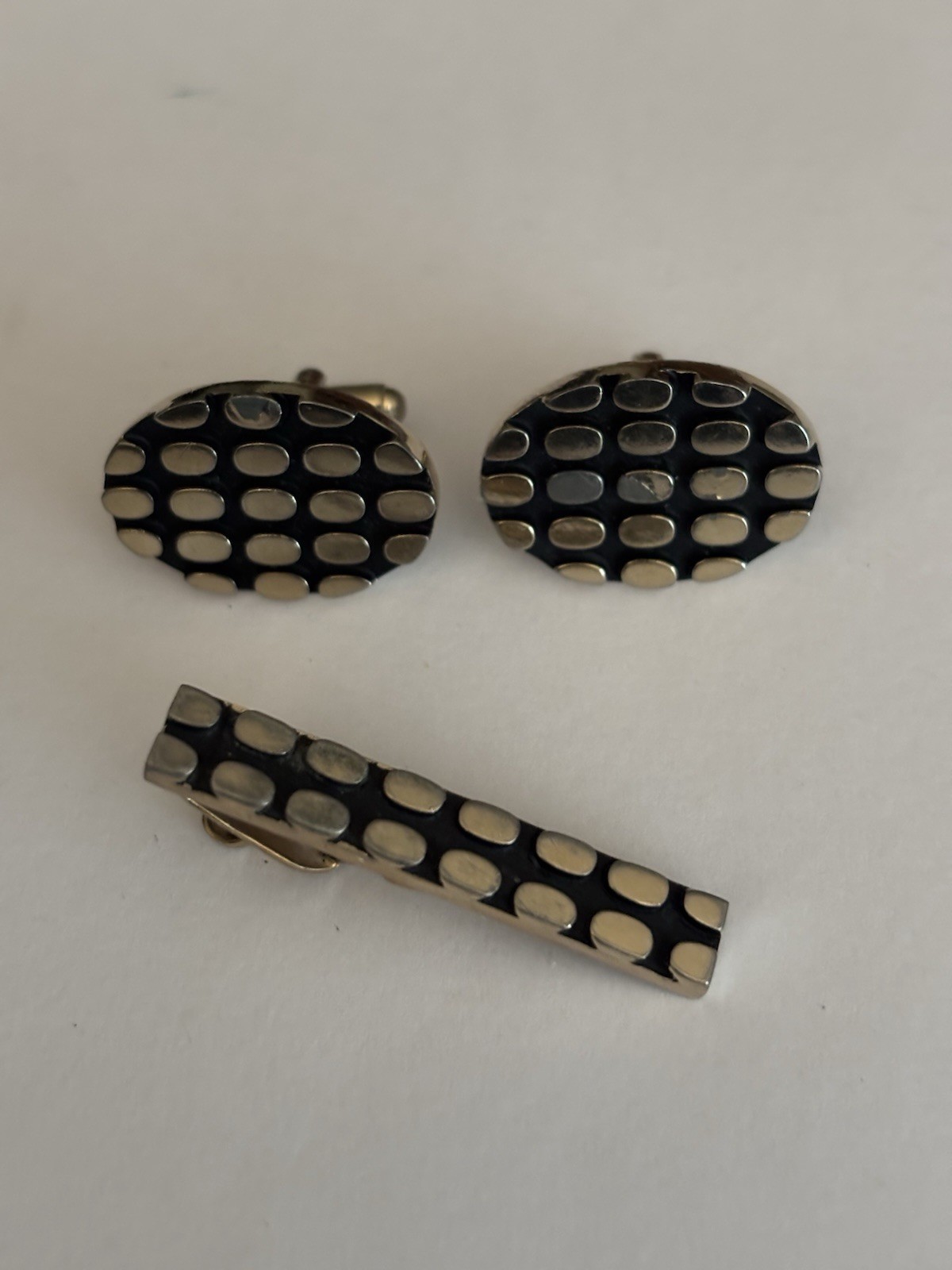 Vintage Cuff Links And Tie Clip Set Gold Toned Oval Shape Black Textured