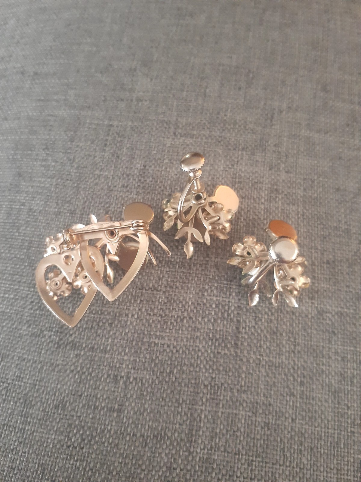 Vintage MOP & Enamel Flower/heart Brooch/pin & Matching Screw back Earrings