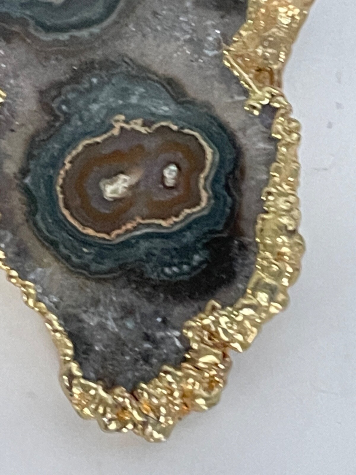 Whitley V Gold Tone Necklace Brown Agate Geode Slice Pendant 30″ VINTAGE DS103