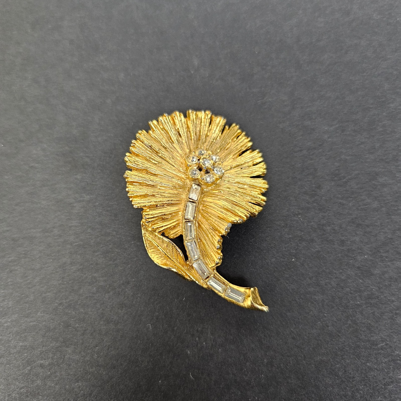 Vtg Flower Dandelion Gold Tone Brooch Pin Textured Clear Rhinestone Baguette