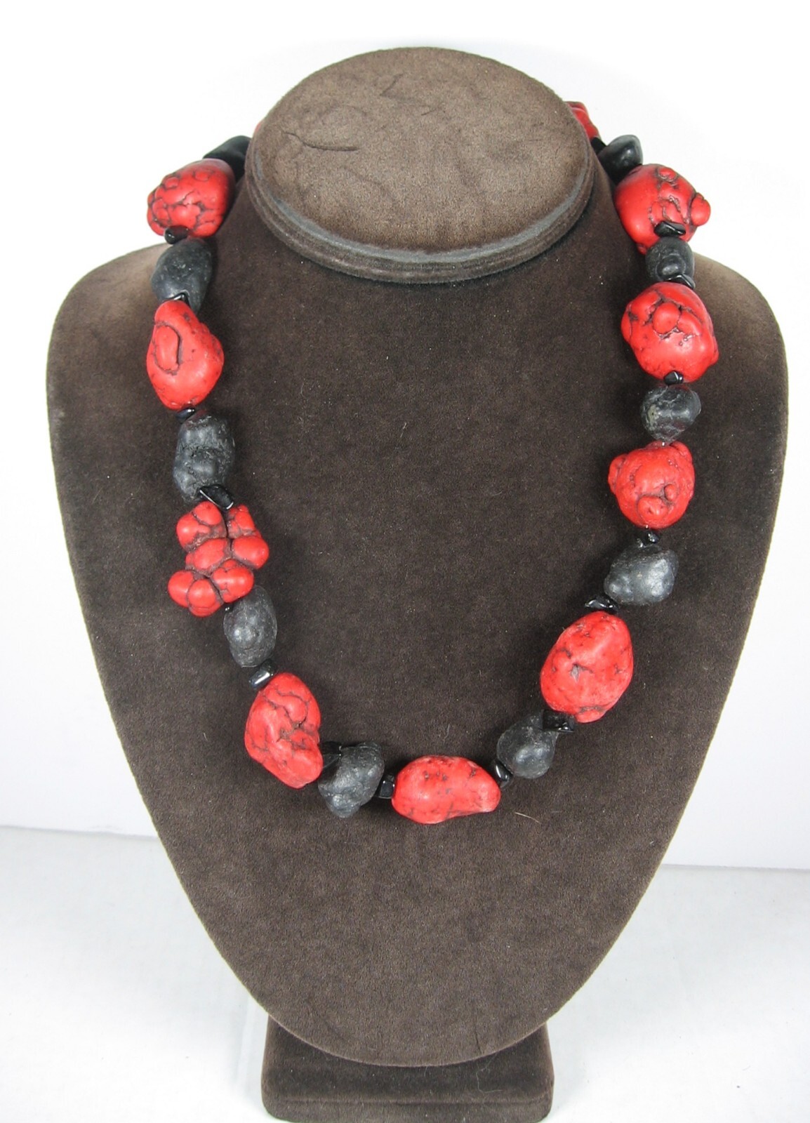 RED Veined and BLACK STONE BEADED NECKLACE Vintage Bulge Beads HEAVY 20″
